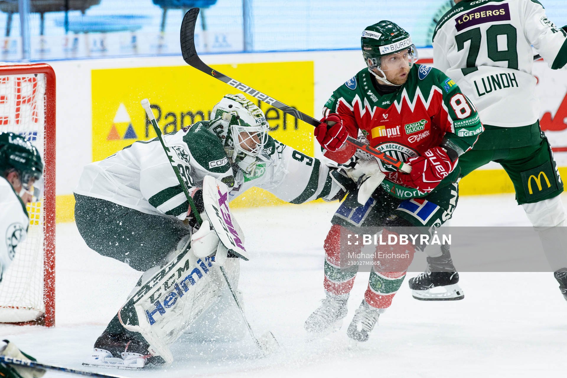 Färjestads målvakt Matthew Tomkins och Frölundas Ryan