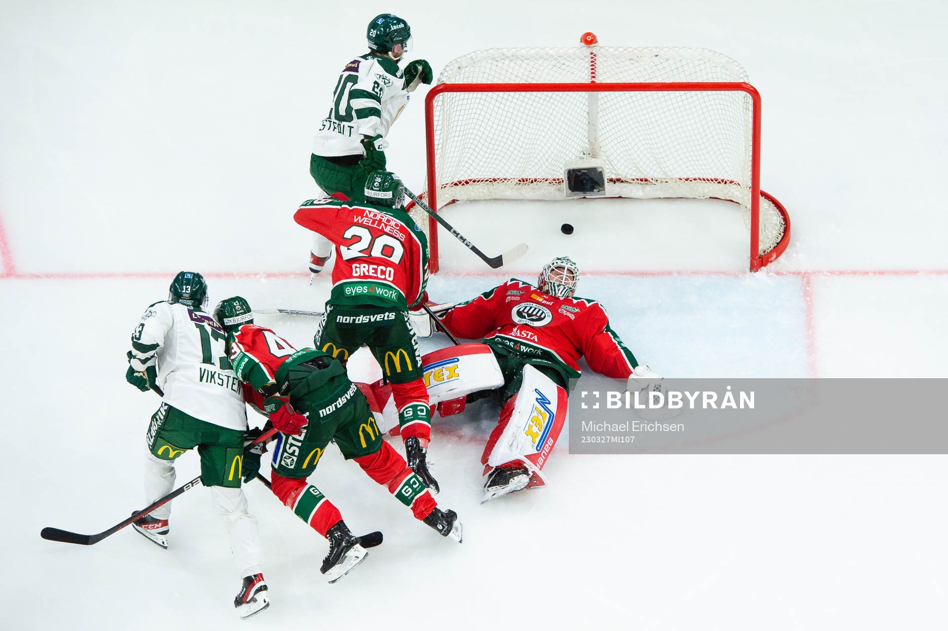 Färjestads Daniel Viksten gör 2-0 bakom Frölundas