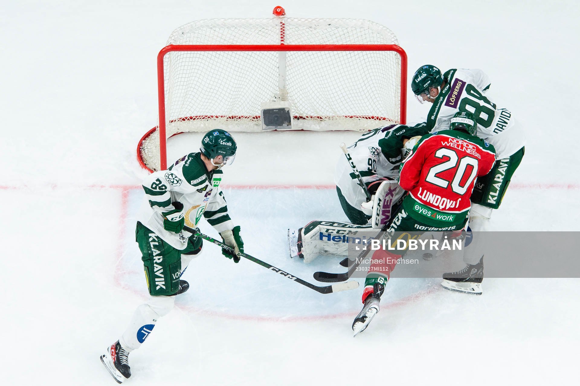 Frölundas Joel Lundqvist oroar framför Färjestads