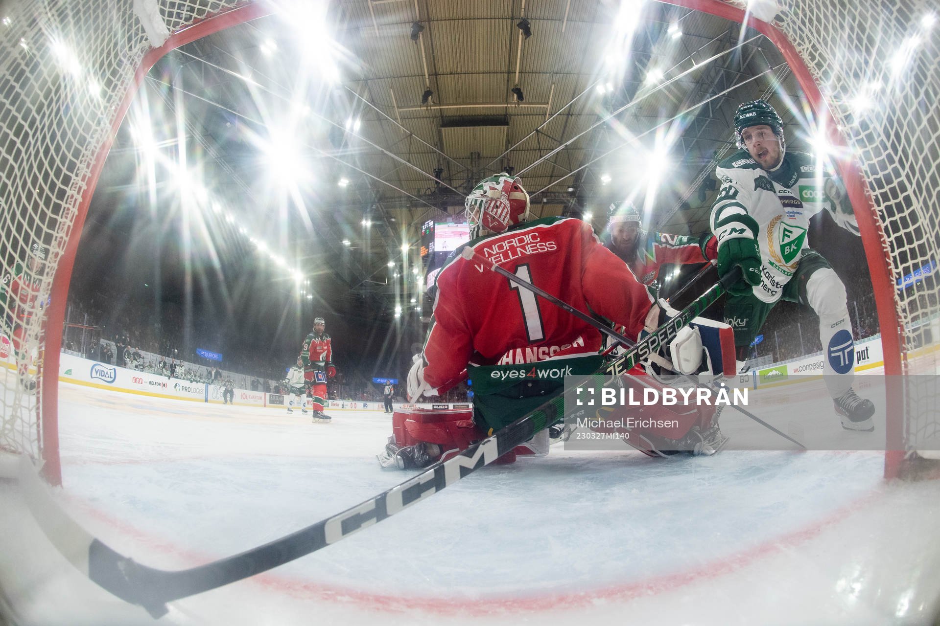 Färjestads Daniel Viksten (ej i bild) gör 2-0, Marcus