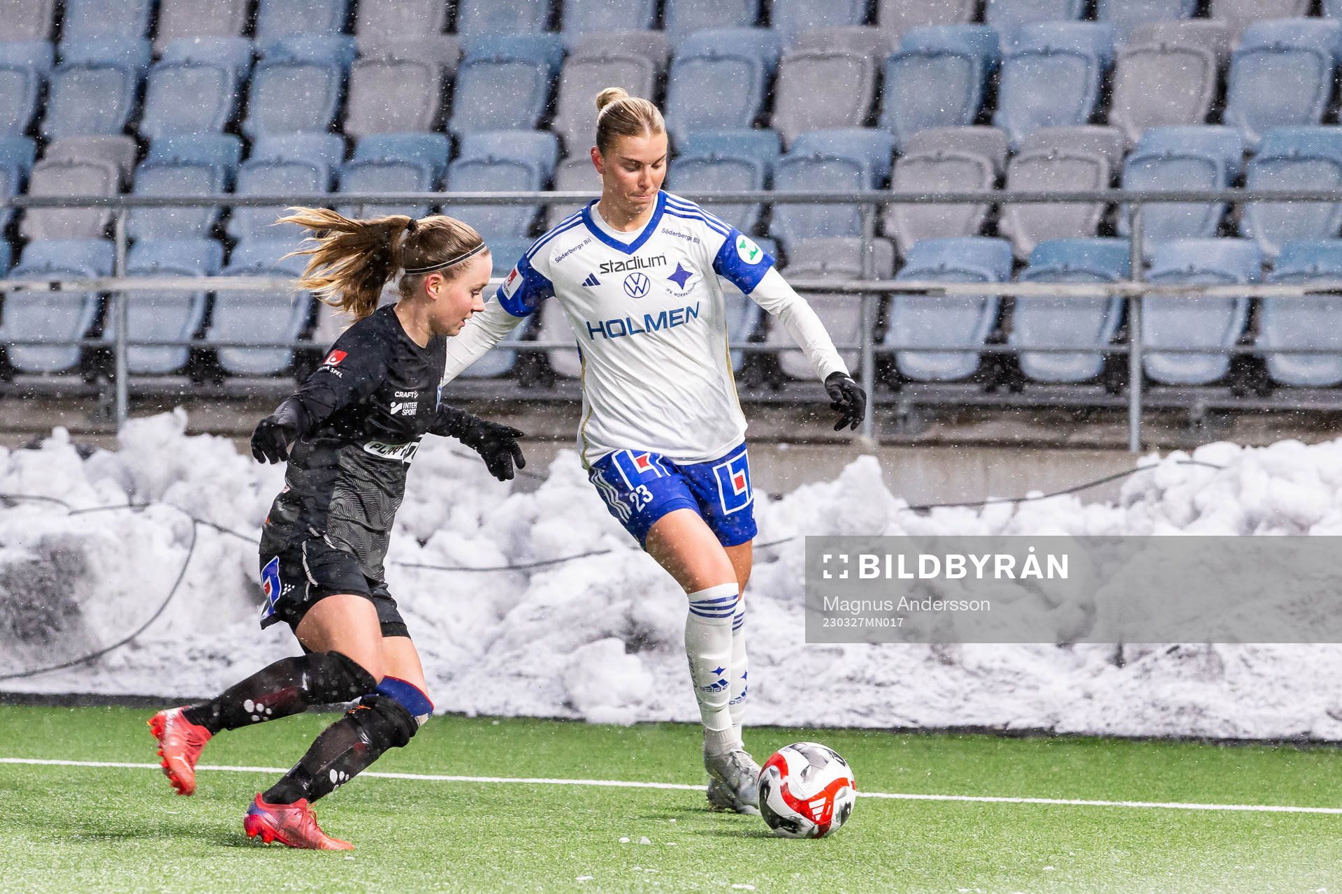 Växjös Amanda Altheden och IFK Norrköpings Diljá Ýr