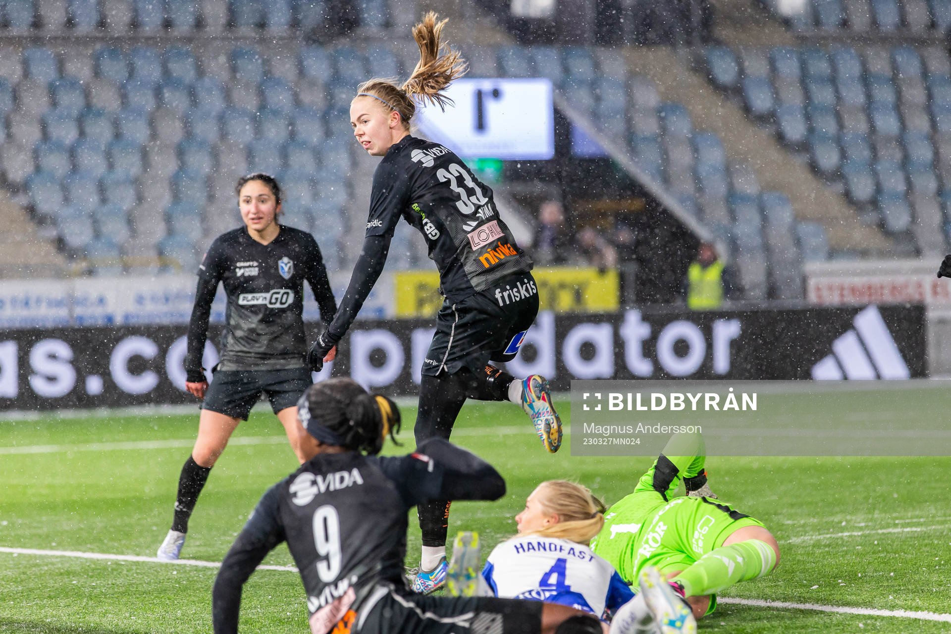 Växjös Elin Nilsson gör 1-1 målet