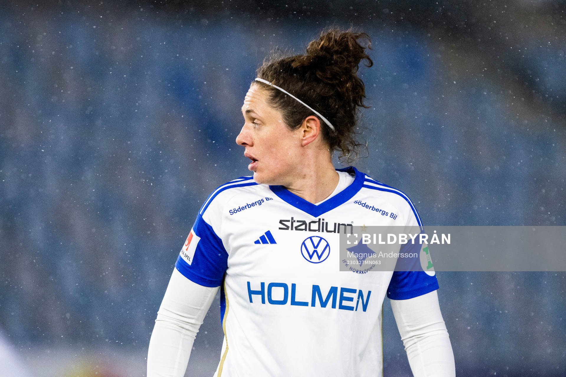 IFK Norrköpings Shannon Woeller under fotbollsmatchen i Damallsvenskan mellan IFK Norrköping och Växjö DFF den 27 mars 2023 i Norrköping.