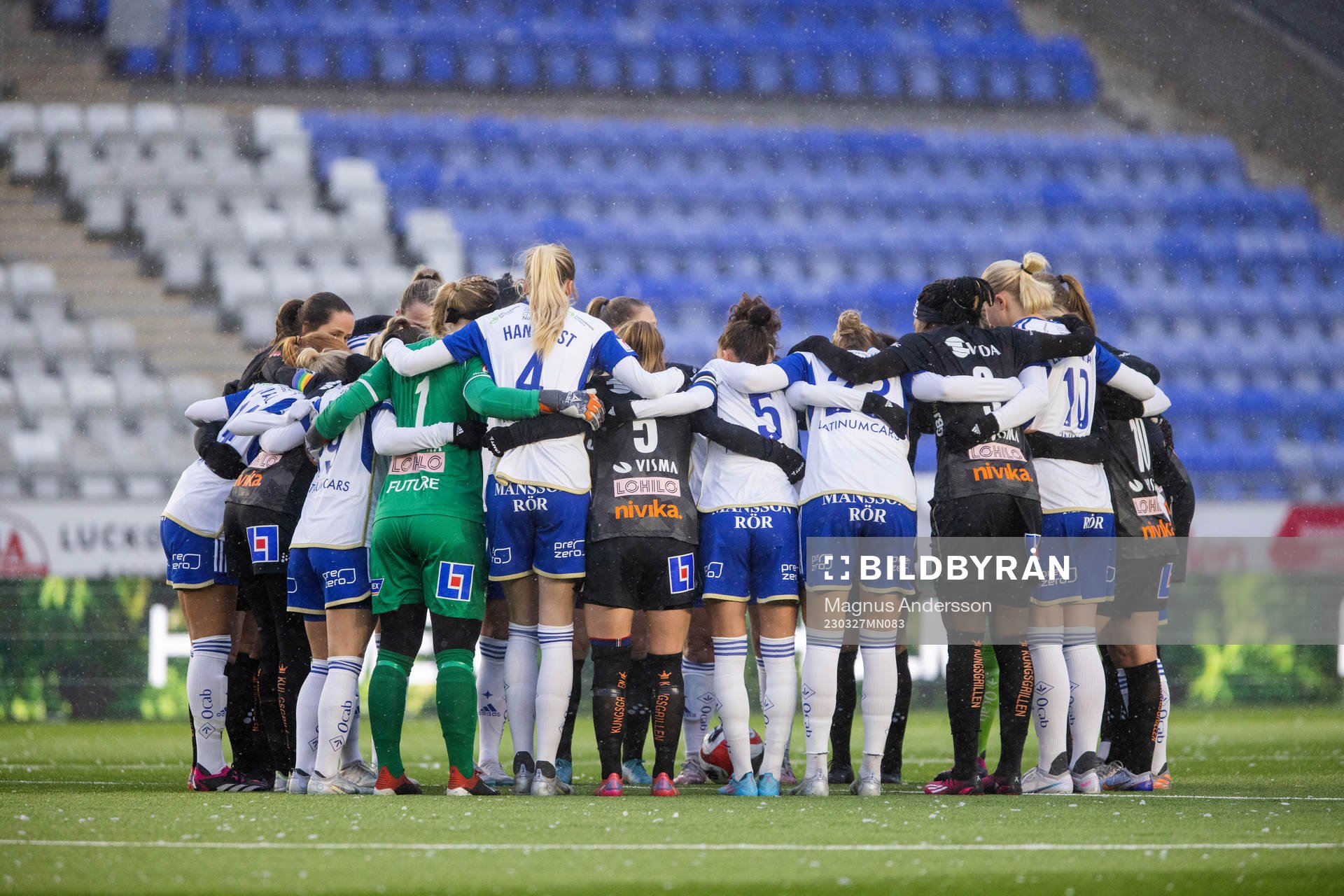 IFK Norrköpings och Växjös spelare samlade