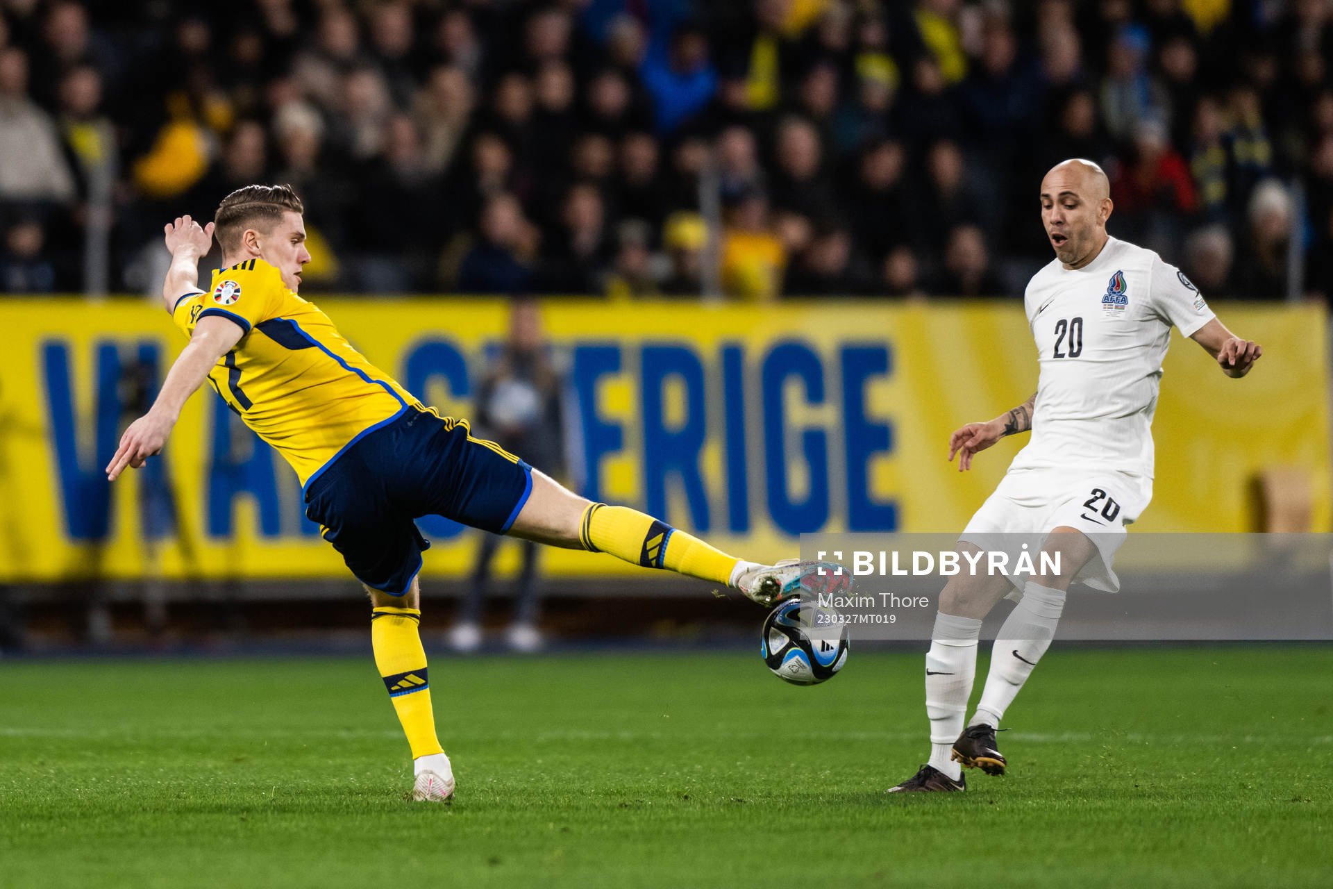 Viktor Gyökeres of Sweden and Richard Almeida of Azerbaijan