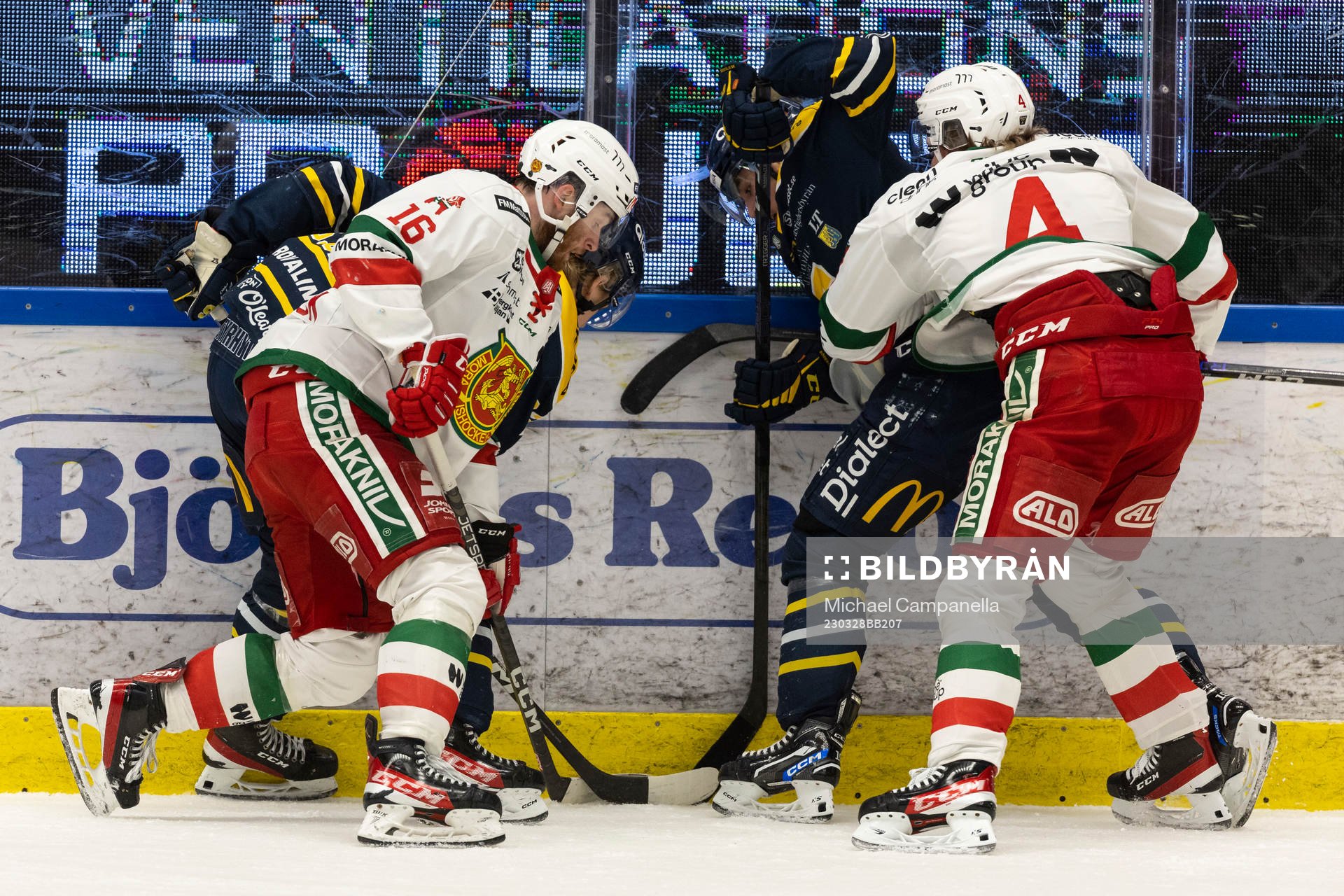 Södertäljes Albert Sjöberg och Lucas Carlsson mot Moras