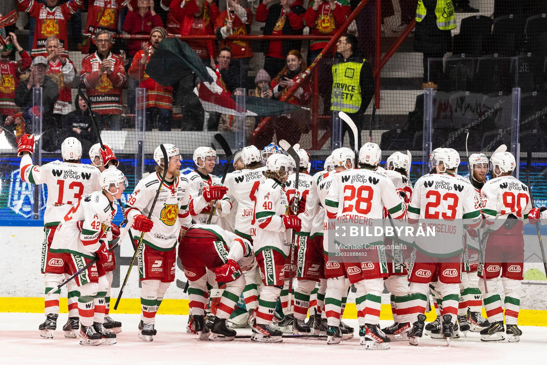 Moras spelare jublar