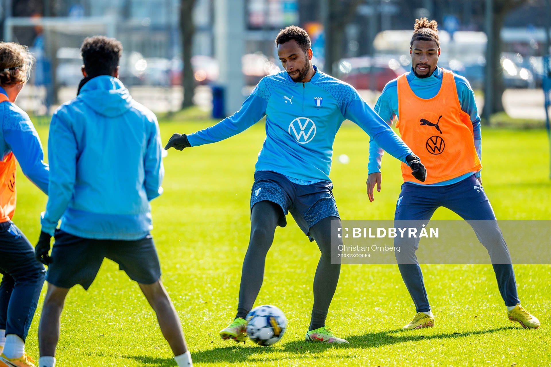 Isaac Kiese Thelin mot Joseph Ceesay
