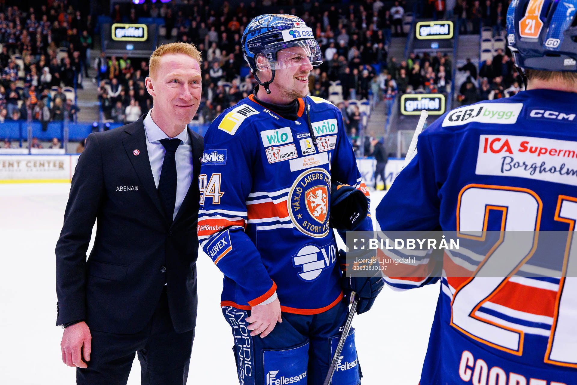 Växjös tränare Jörgen Jönsson och Joel Persson jublar