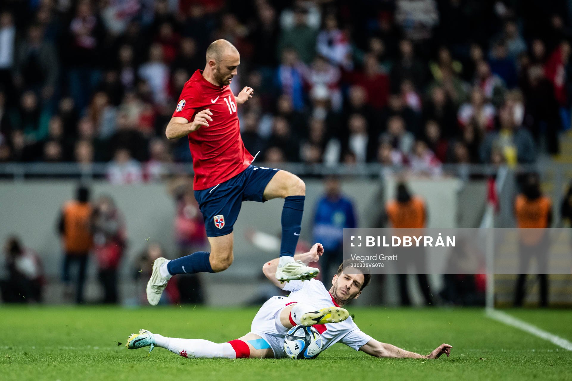 Fredrik Aursnes of Norway and Otar Kakabadze of Georgia