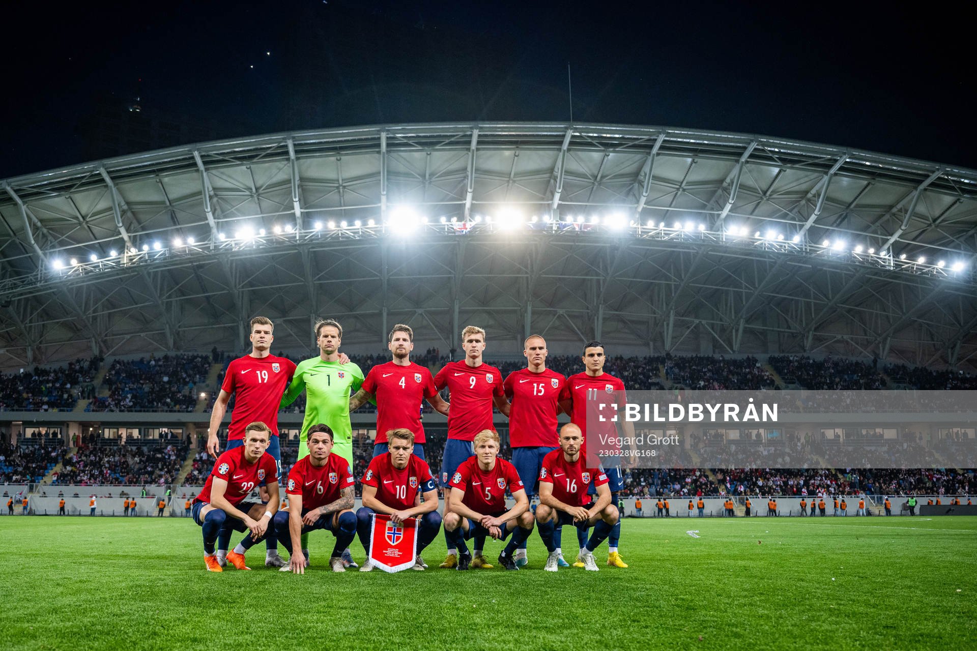 The starting eleven of Norway pose for a team photo