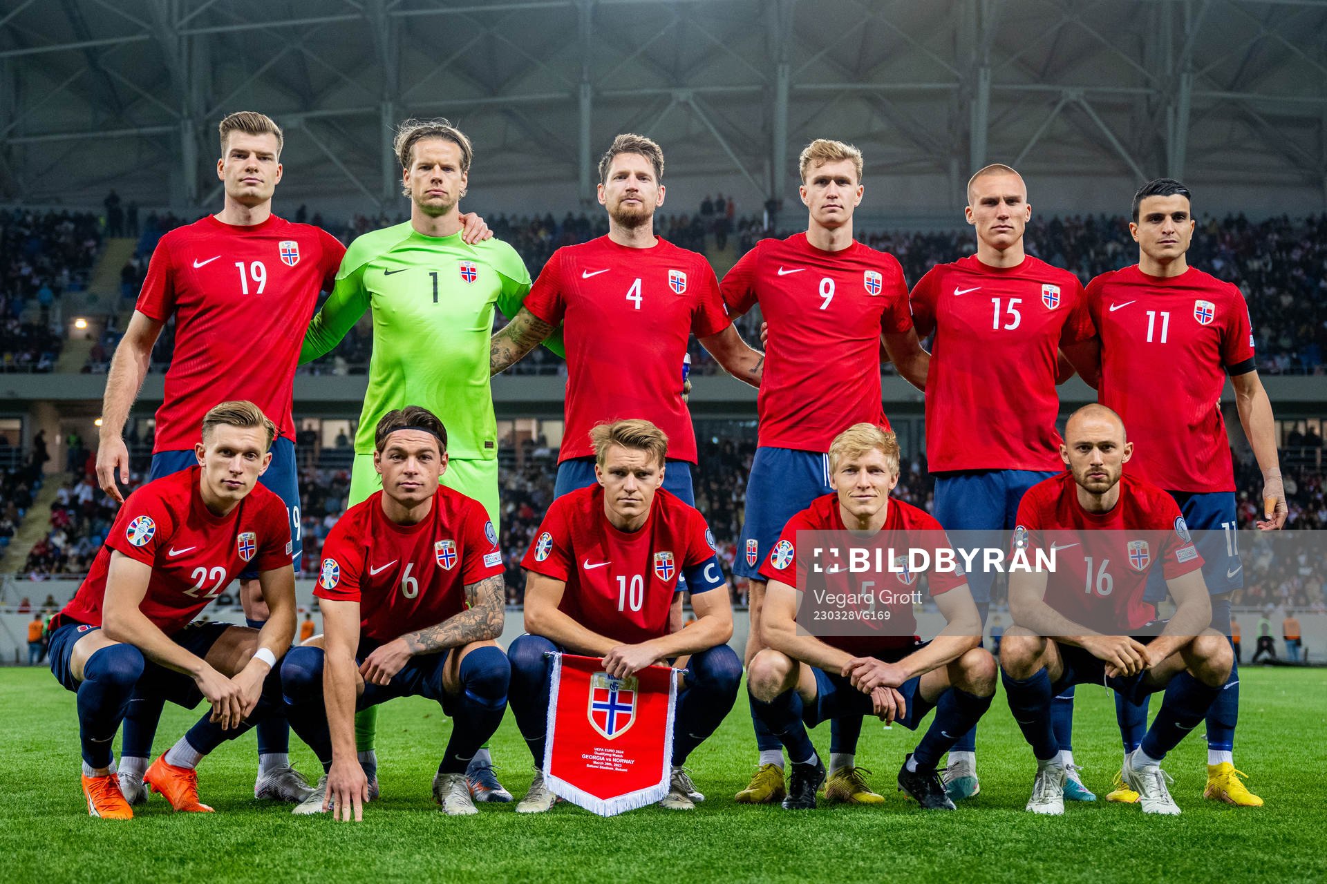 The starting eleven of Norway pose for a team photo