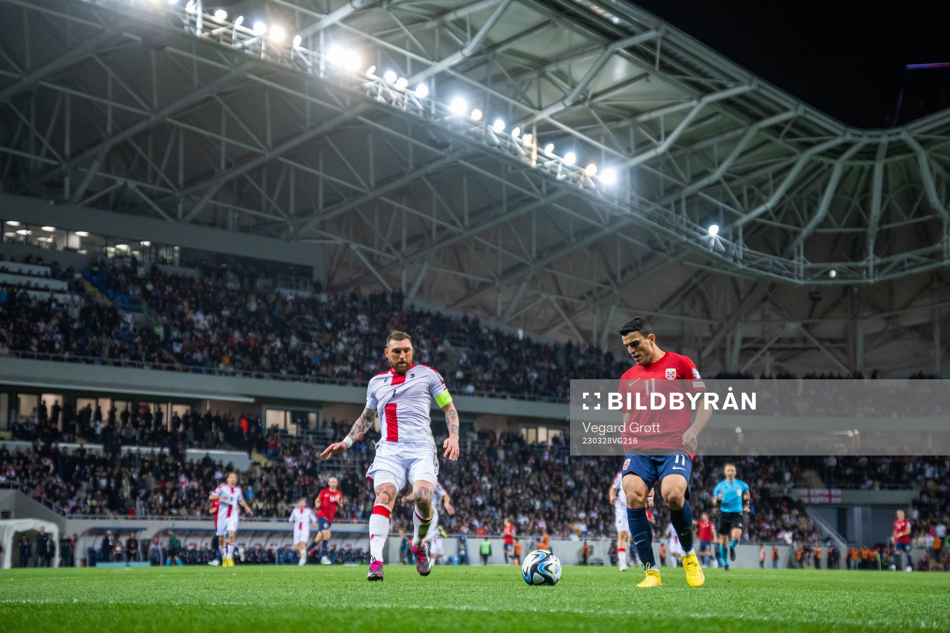 Guram Kashia of Georgia and Mohamed Elyounoussi of Norway