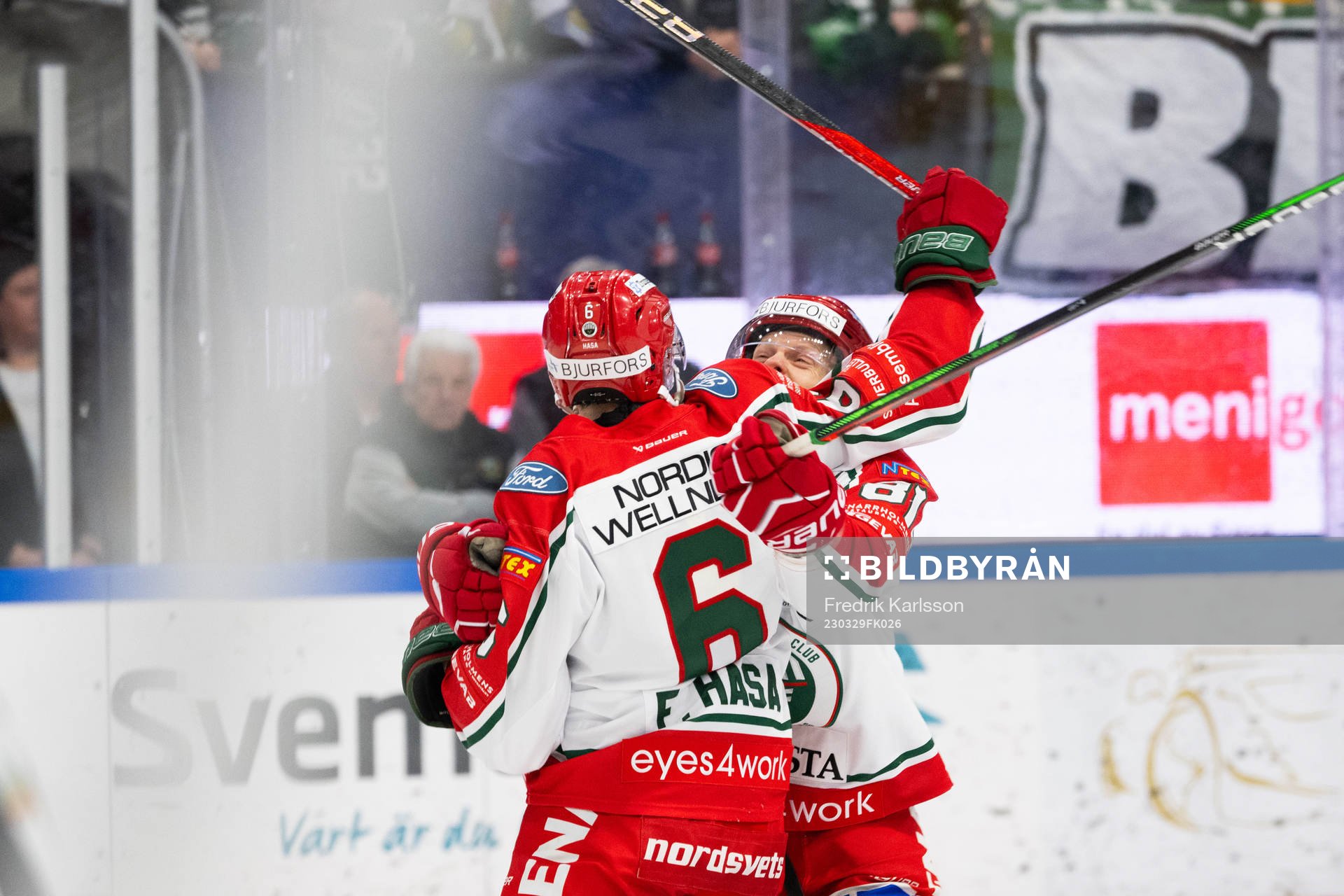 Frölundas Filip Hasa och Ryan Lasch jublar