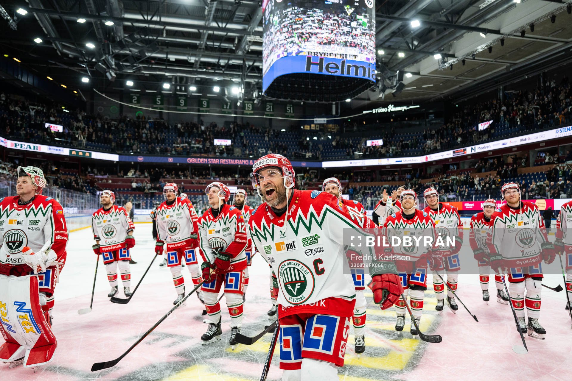 Frölundas Joel Lundqvist jublar med lagkamrater