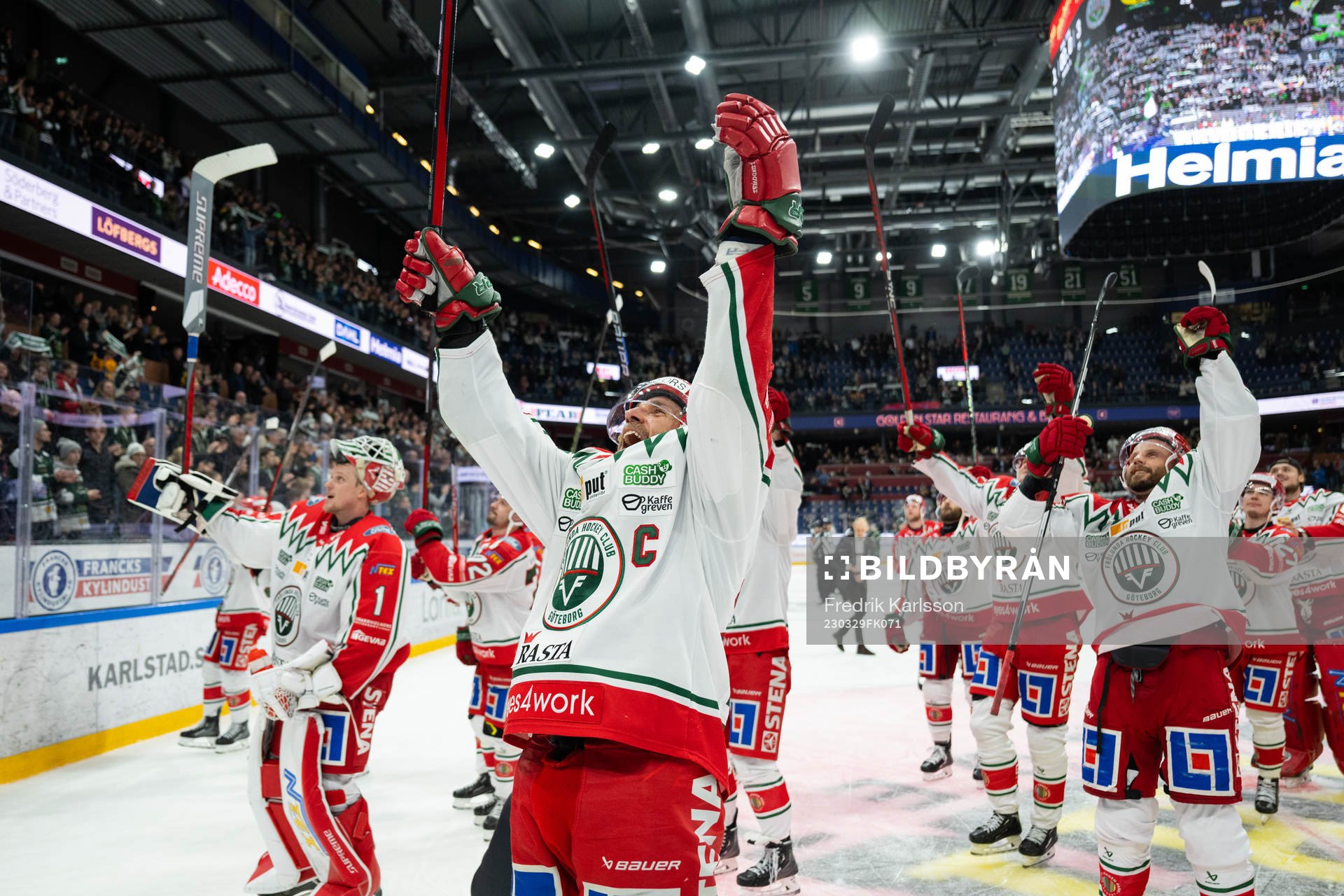 Frölundas Joel Lundqvist jublar med lagkamrater