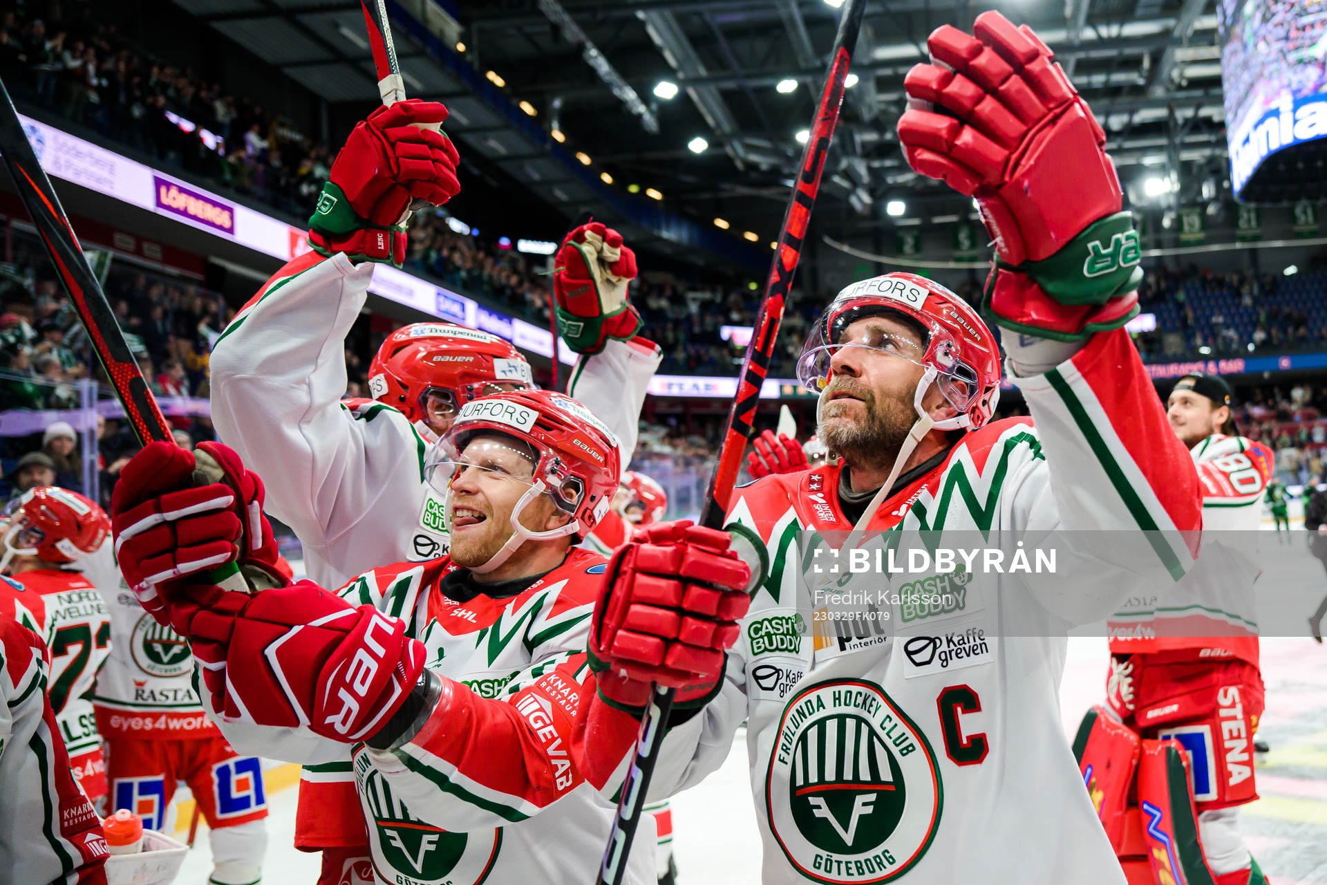Frölundas Ryan Lasch och Joel Lundqvist jublar