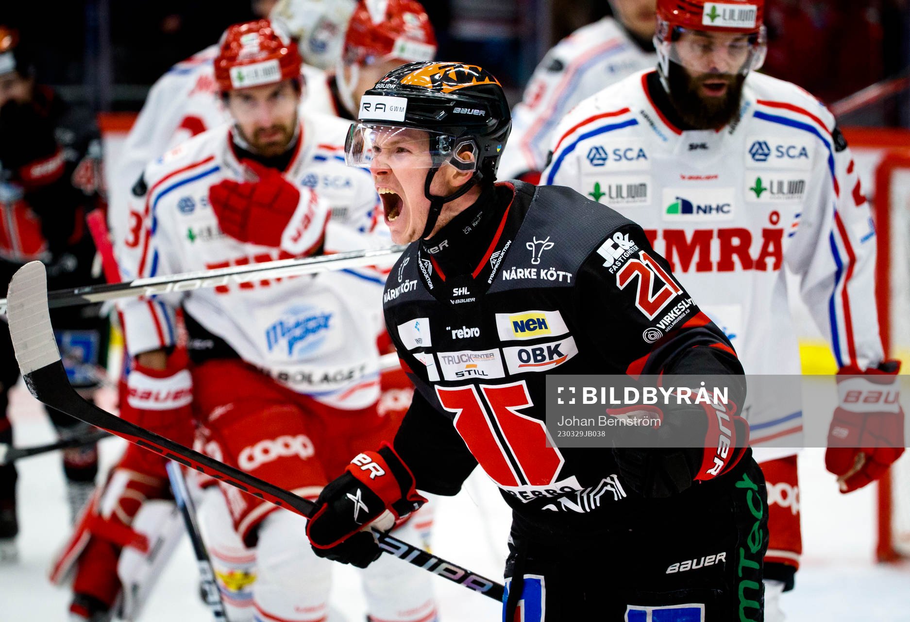 Örebros Linus Öberg gör 1-0 och jublar