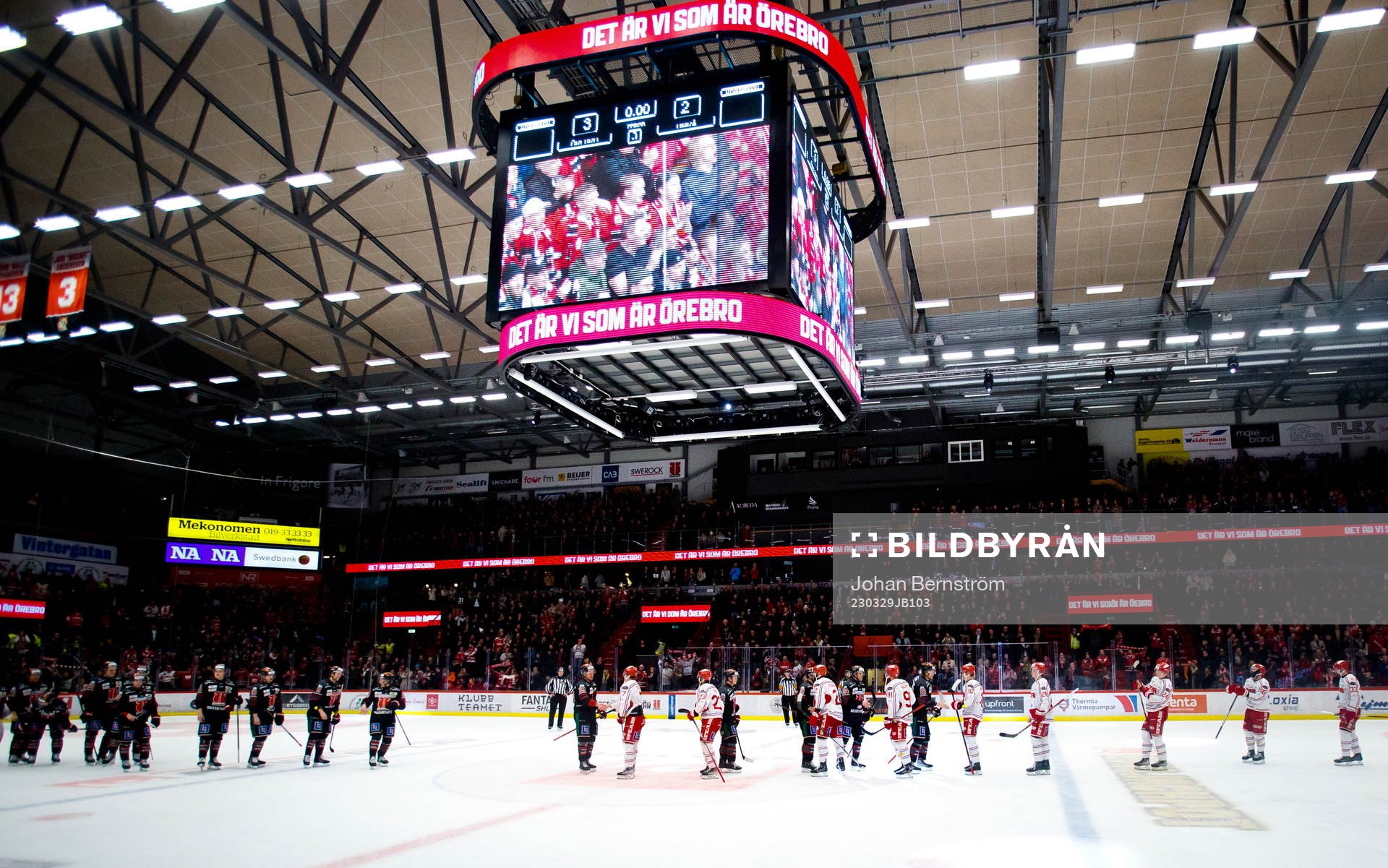 Spelarna tackar varandra