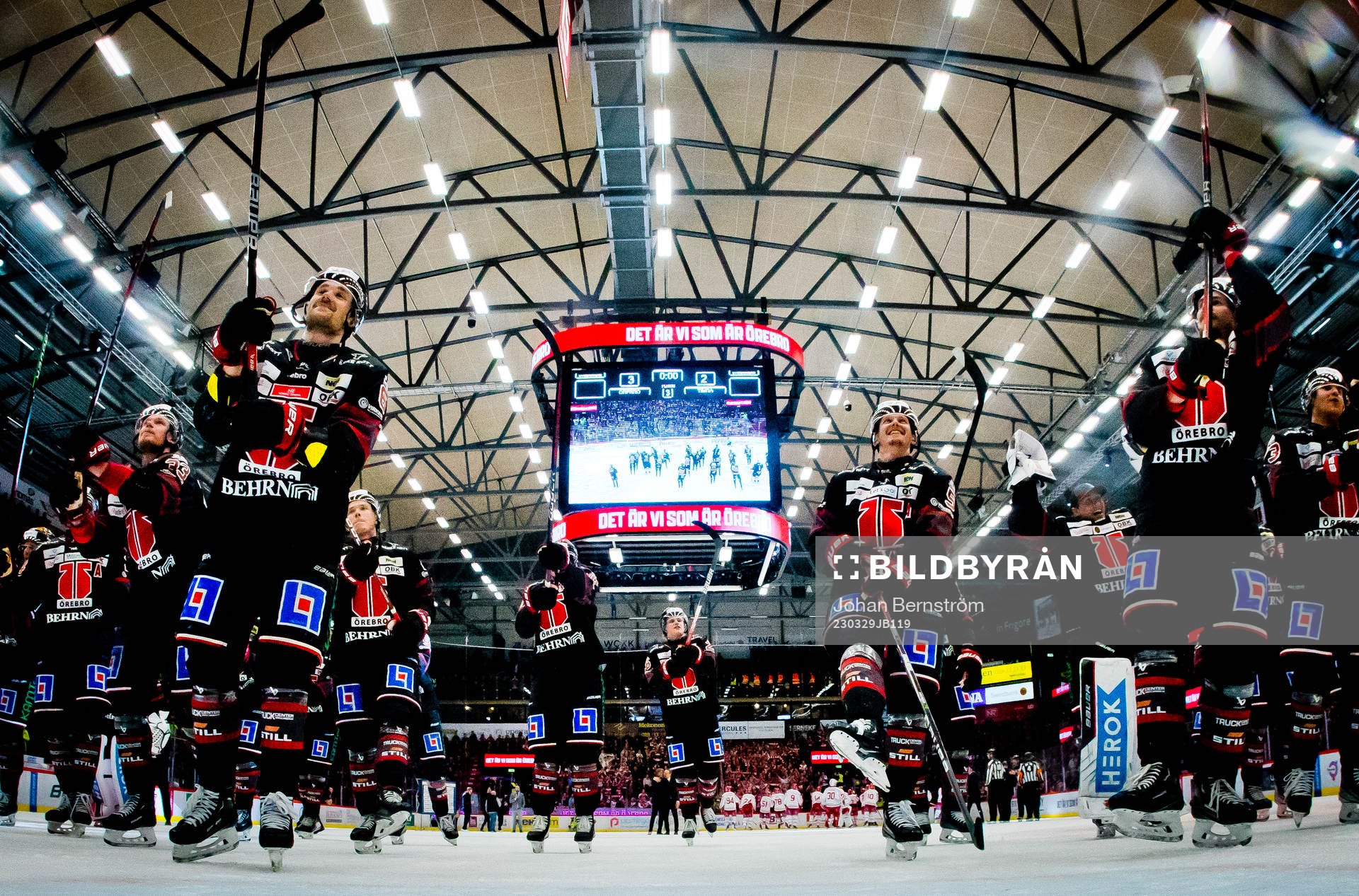 Örebros Filip Berglund och Gustav Backström jublar