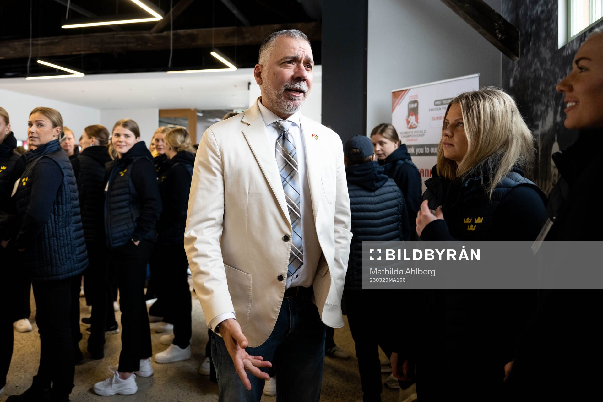 Mayor Tom Mrakas at an event with the team of Sweden