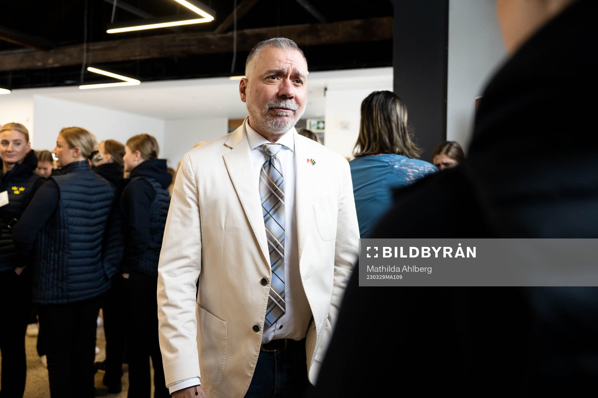 Mayor Tom Mrakas at an event with the team of Sweden