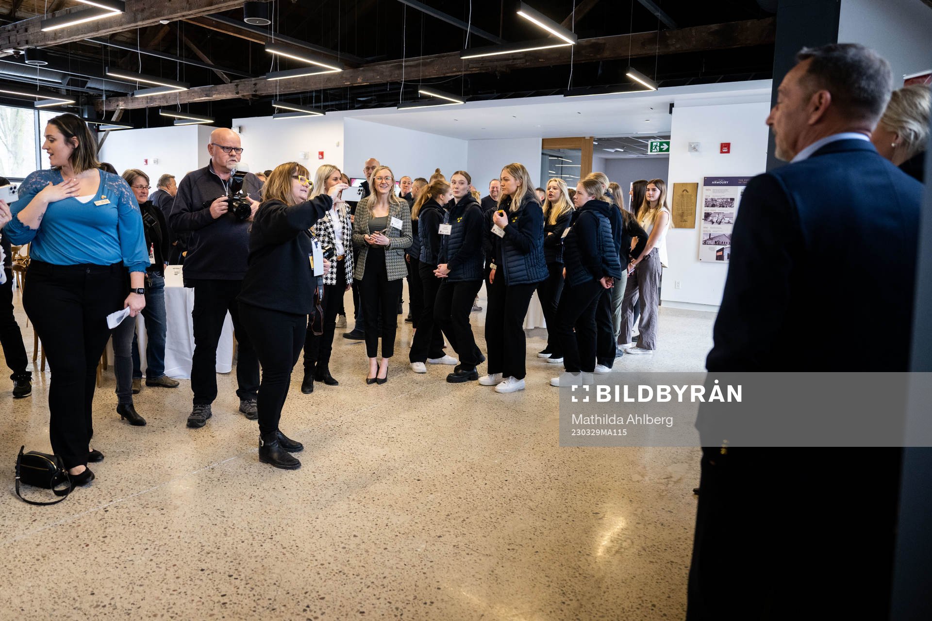 Players of Sweden at an event with the mayor of Aurora