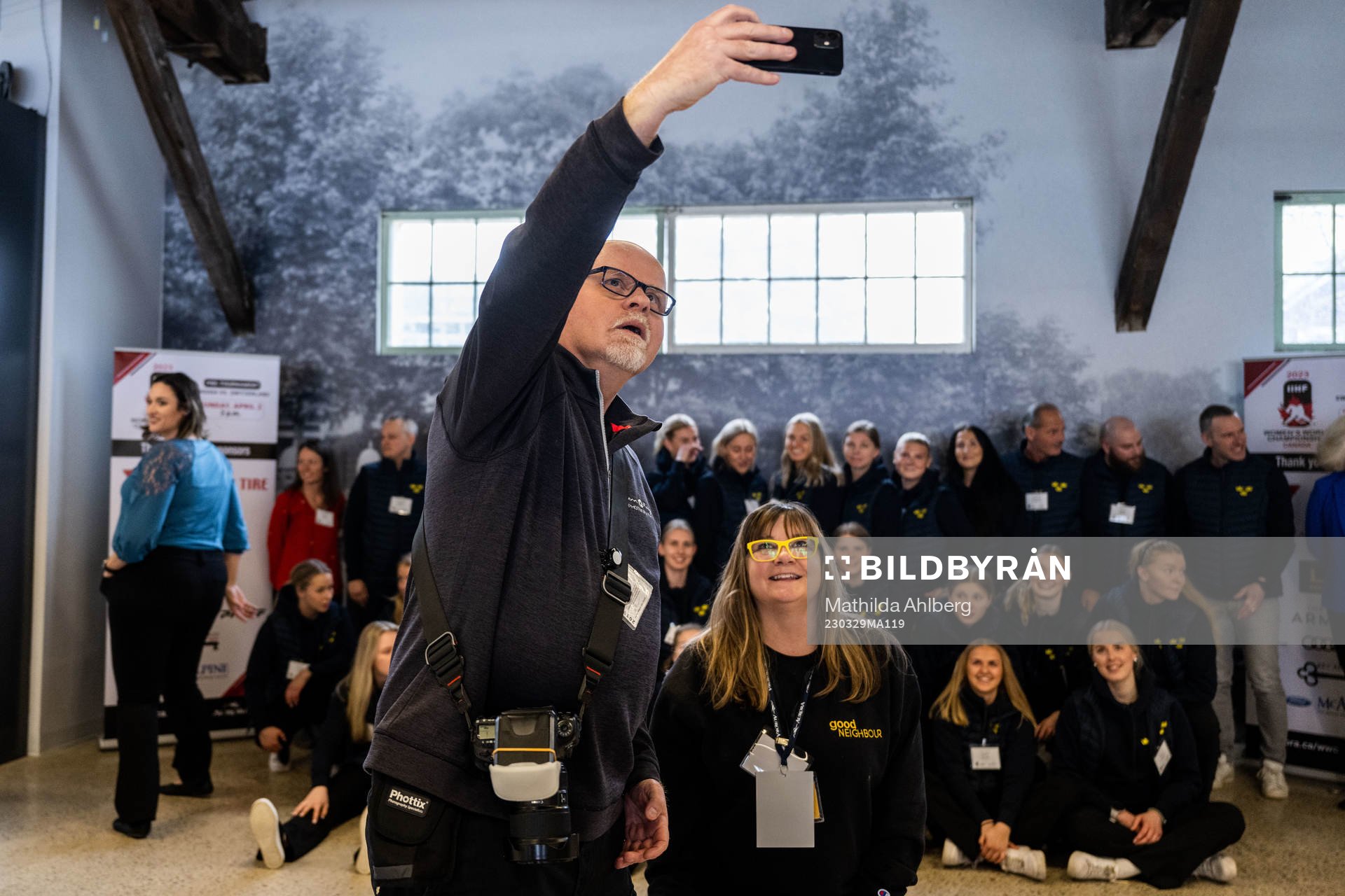 Photographers takes a selfie with the players and leaders