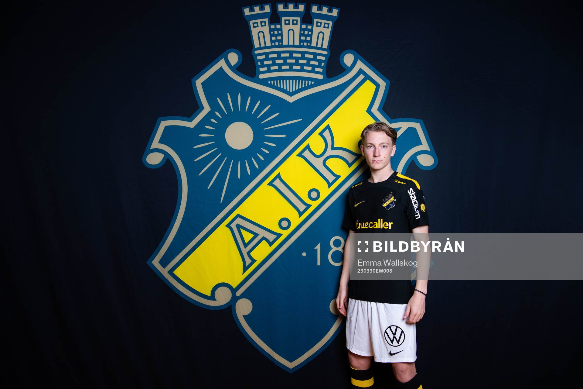 Hugo Aviander poserar för porträtt i samband med att han presenterats som nyförvärv av AIK den 30 mars 2023 i Stockholm. 
