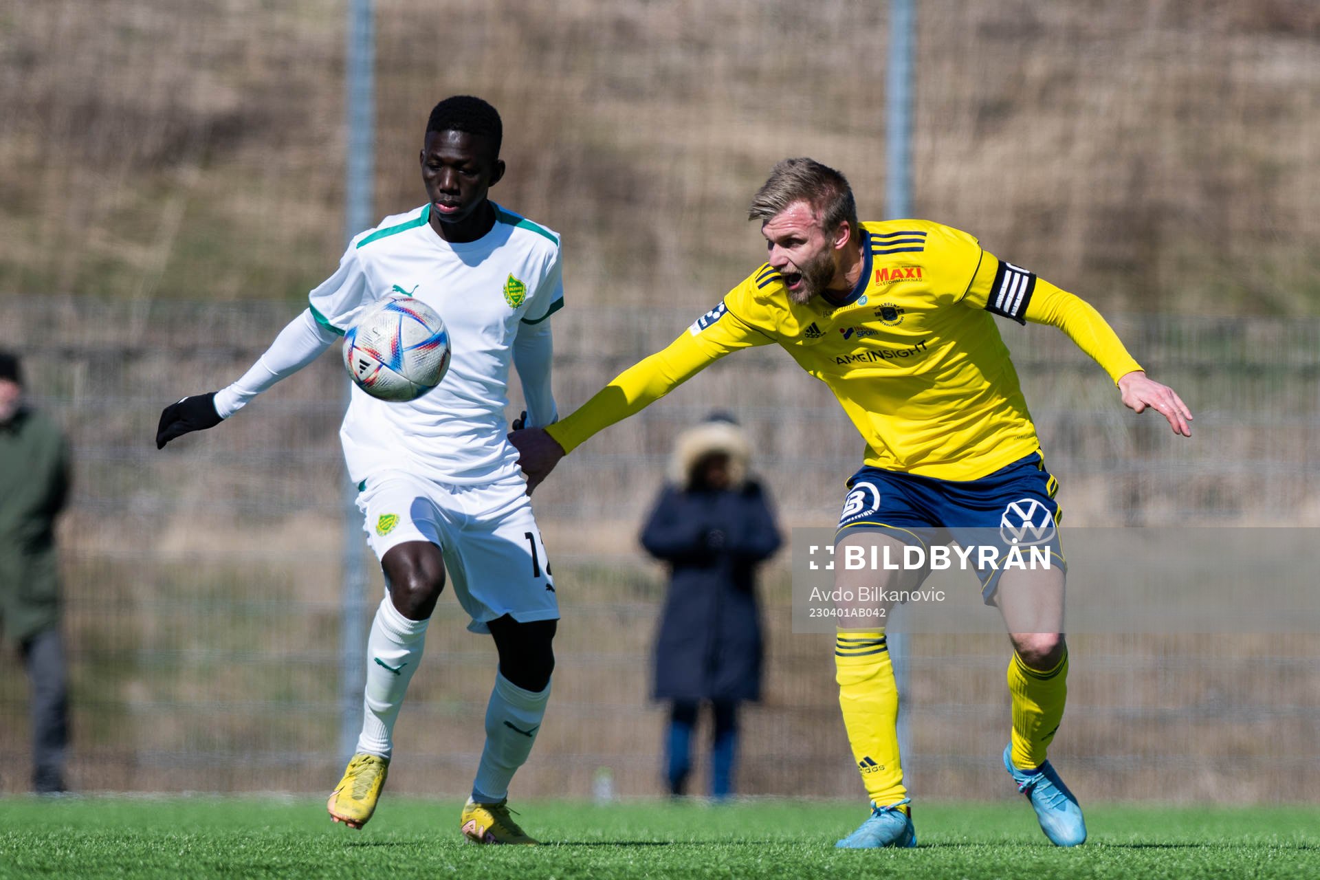 Ängelholms Vilgot Carlsson och Olympic Mamadou Ousmane