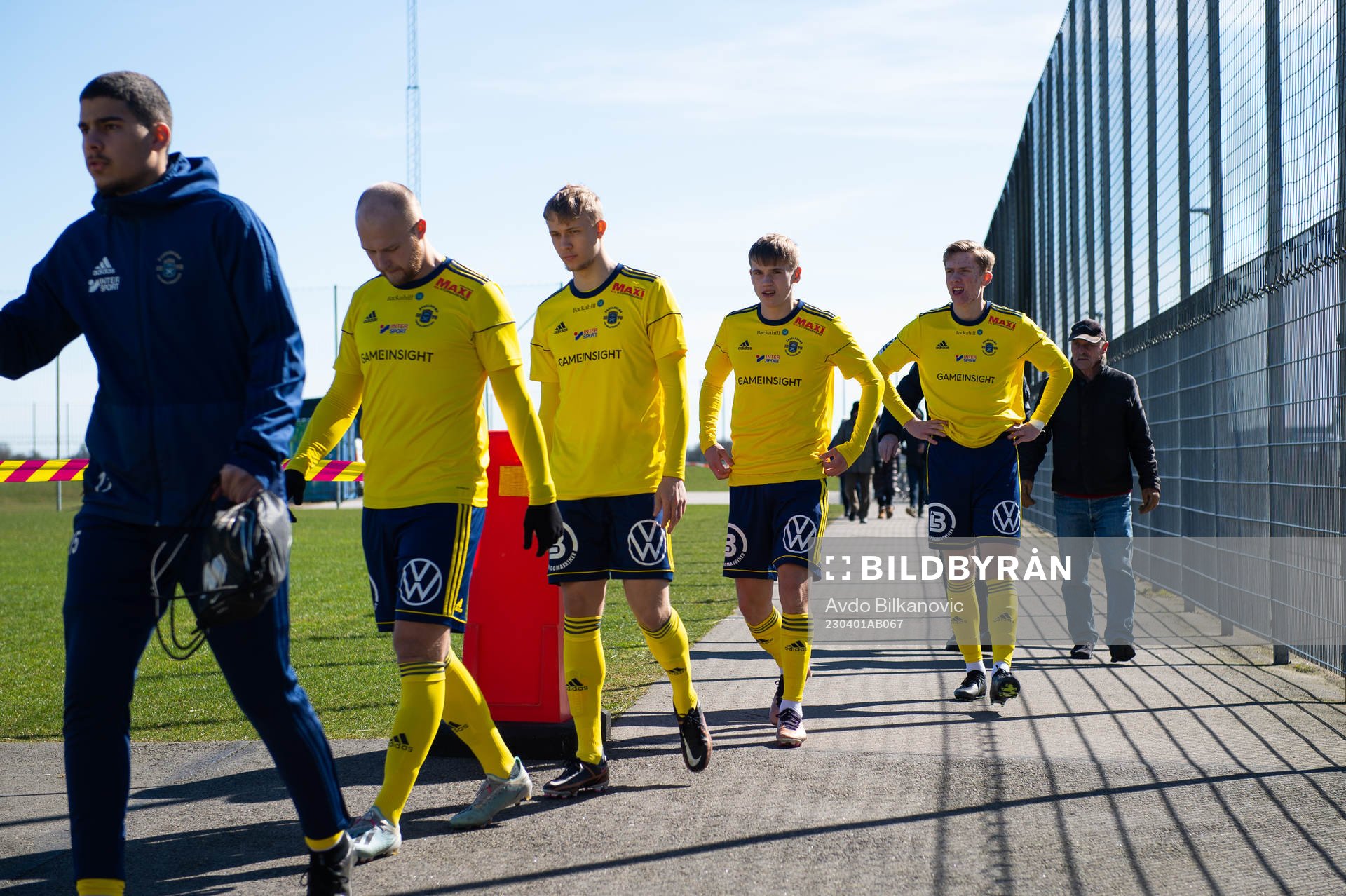 Ängelholms spelare gör sig redo för entré