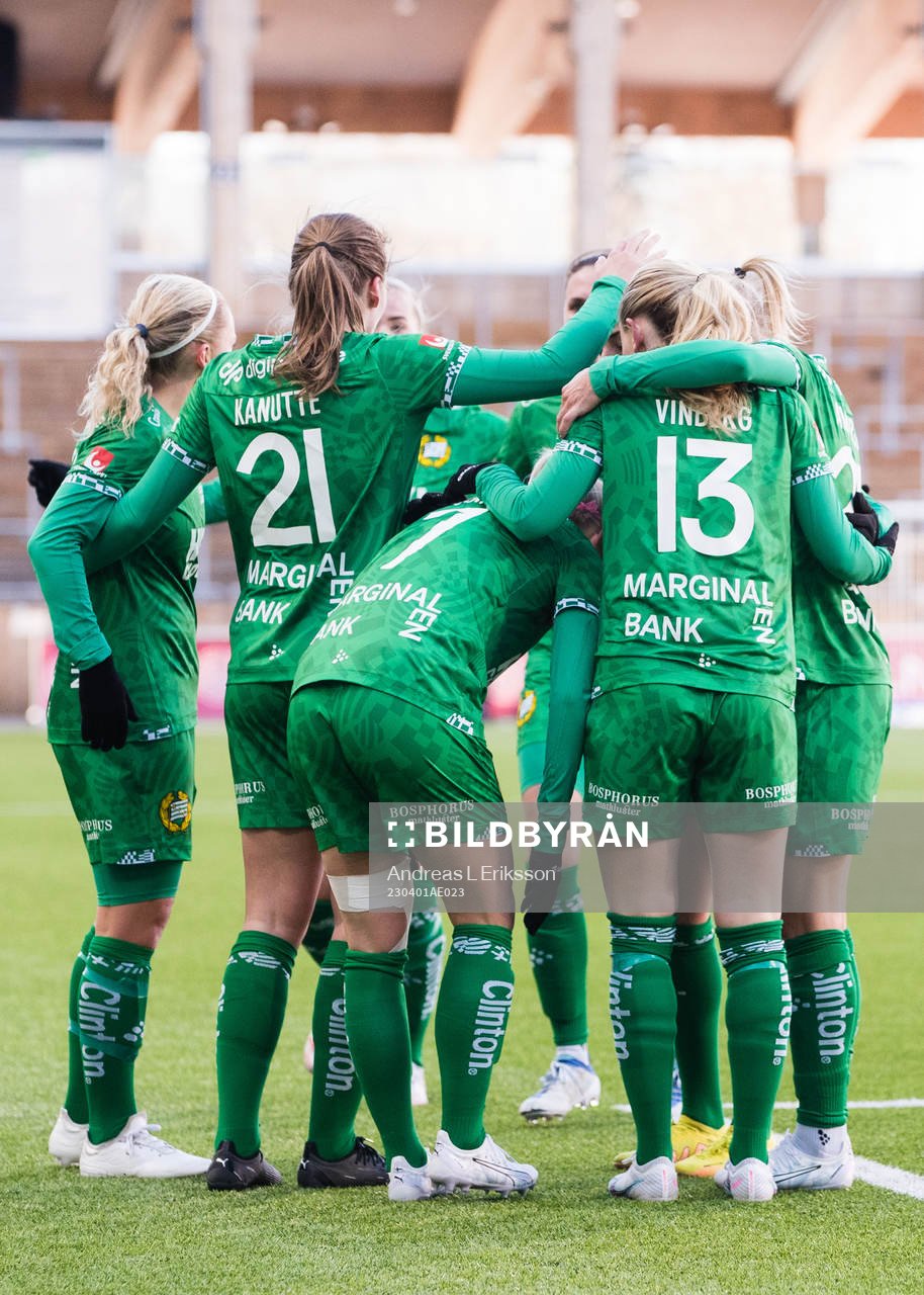 Hammarbys Sara Kanutte Fornes jublar tillsammans med sina lagkamrater efter att ha gjort 0-2 för Hammarby under fotbollsmatchen i Damallsvenskan mellan IK Uppsala och Hammarby den 1 april 2023 i Uppsala.