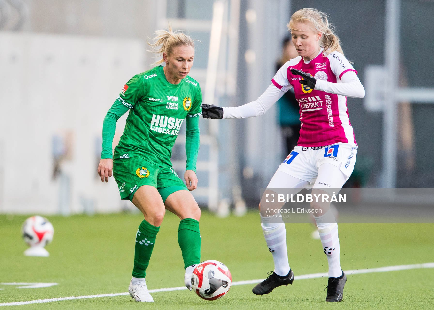 Hammarbys Jonna Andersson och IK Uppsalas Elin Rombing