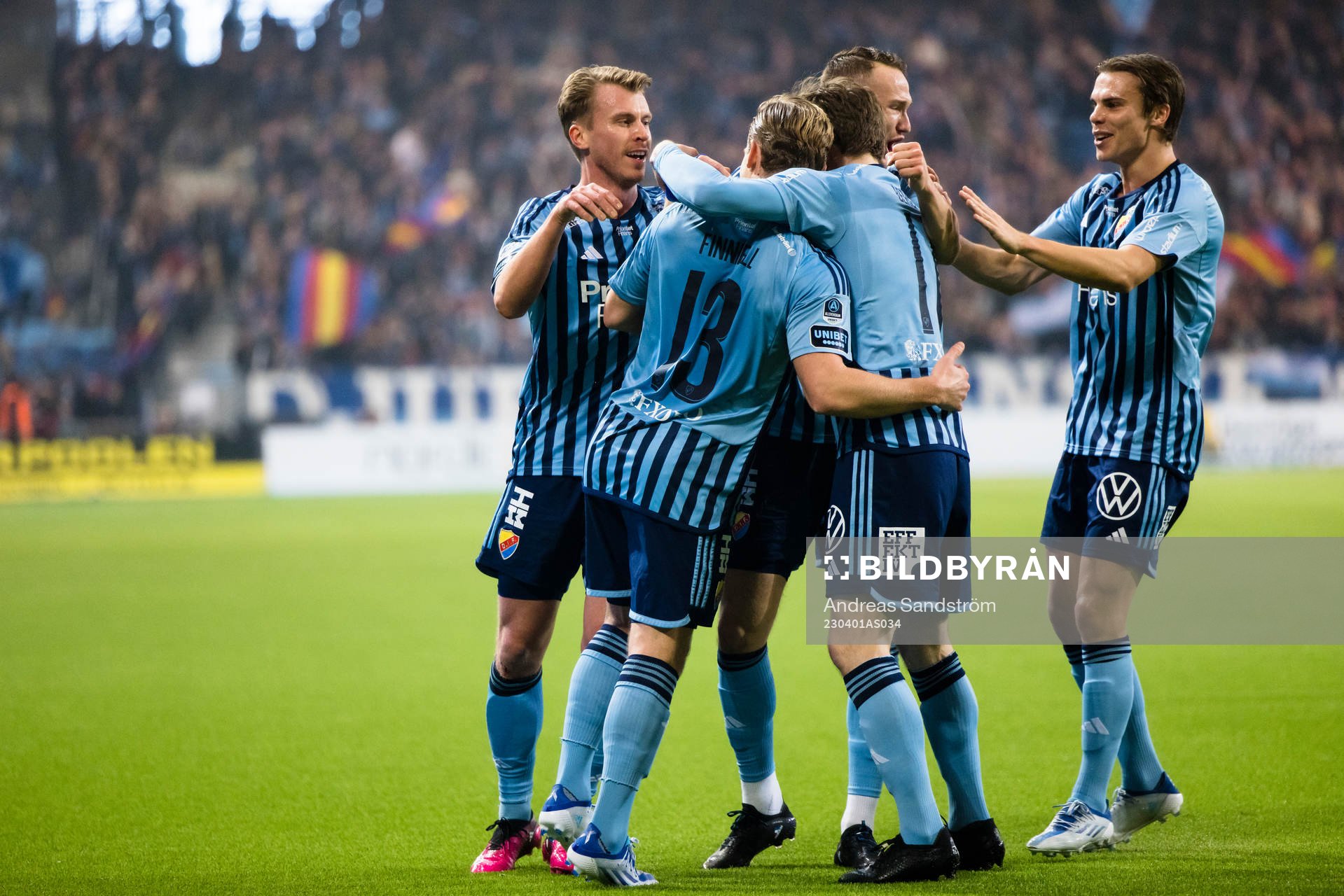 Djurgårdens Hampus Finndell gör 1-0 och gratuleras av