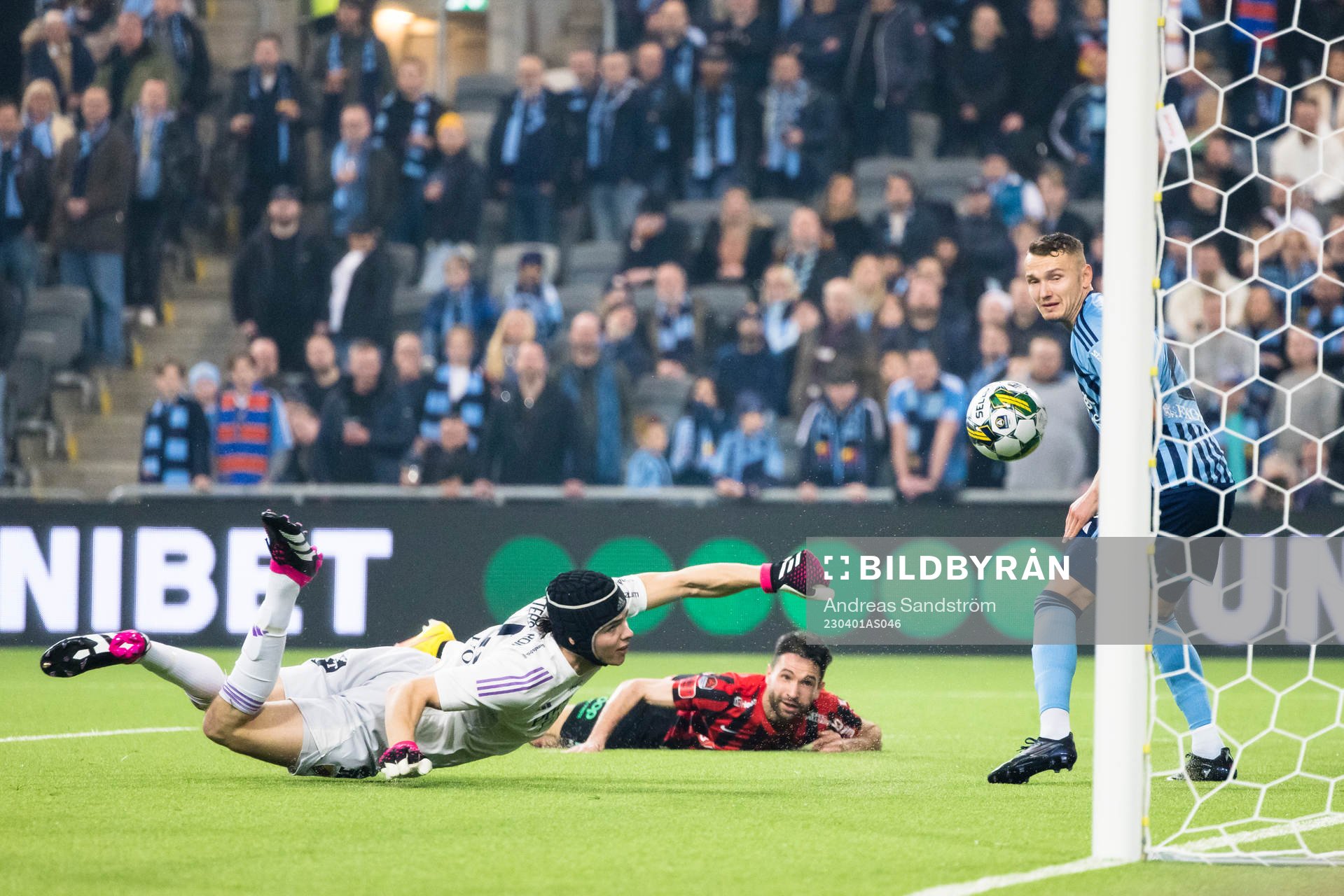 Brommapojkarnas Marijan Cosic gör 3-1 reduceringen bakom
