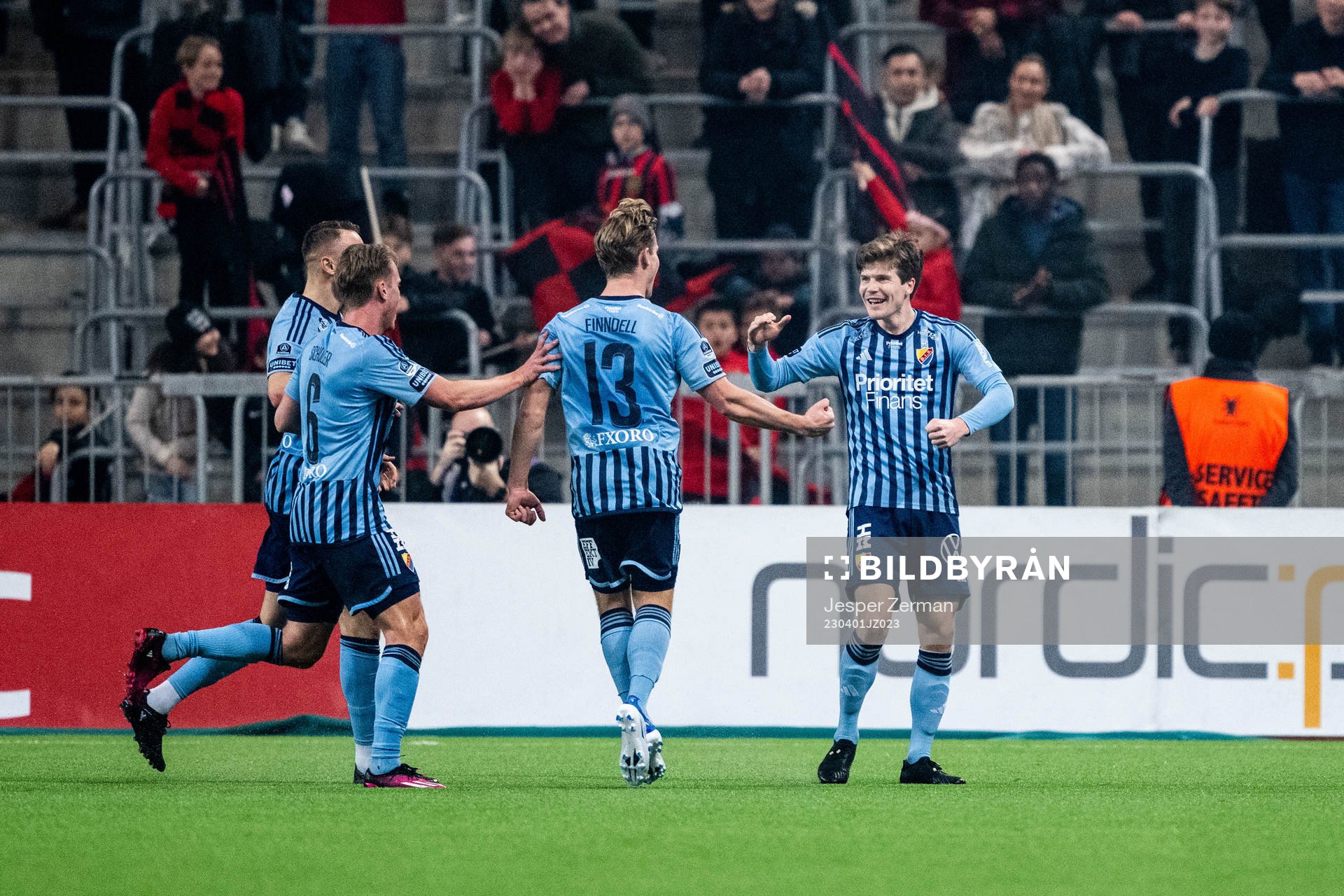Djurgårdens Hampus Finndell jublar med Oliver Berg