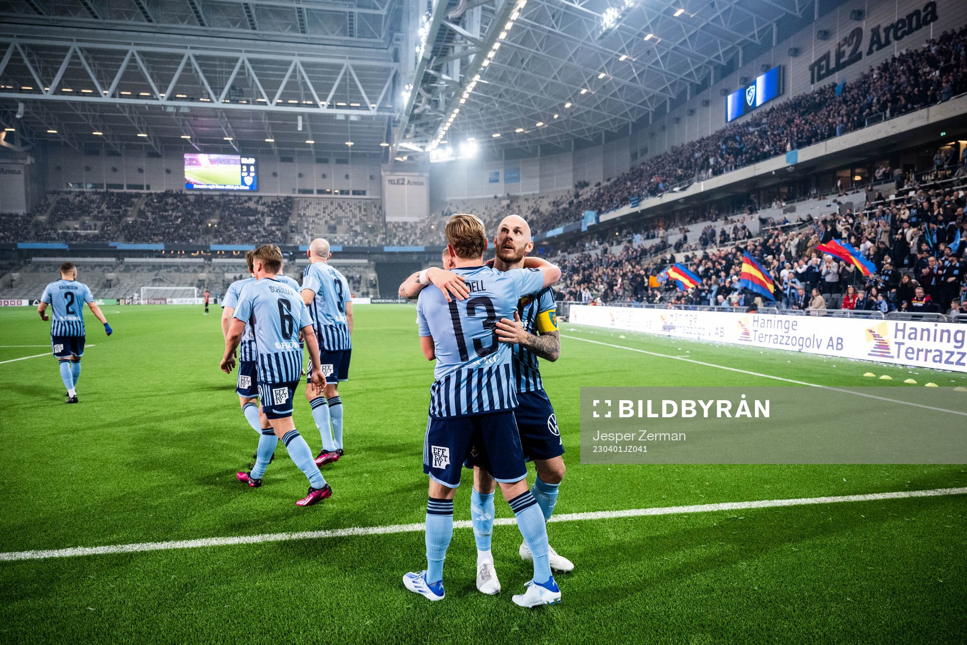 Djurgårdens Hampus Finndell jublar med Magnus Eriksson