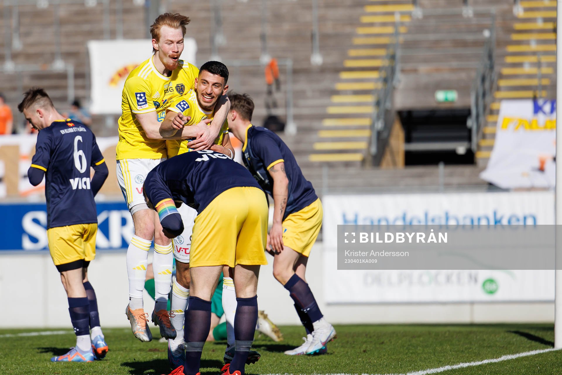 Falkenbergs Leonardo Farah Shahin gör 1-0 och jublar med
