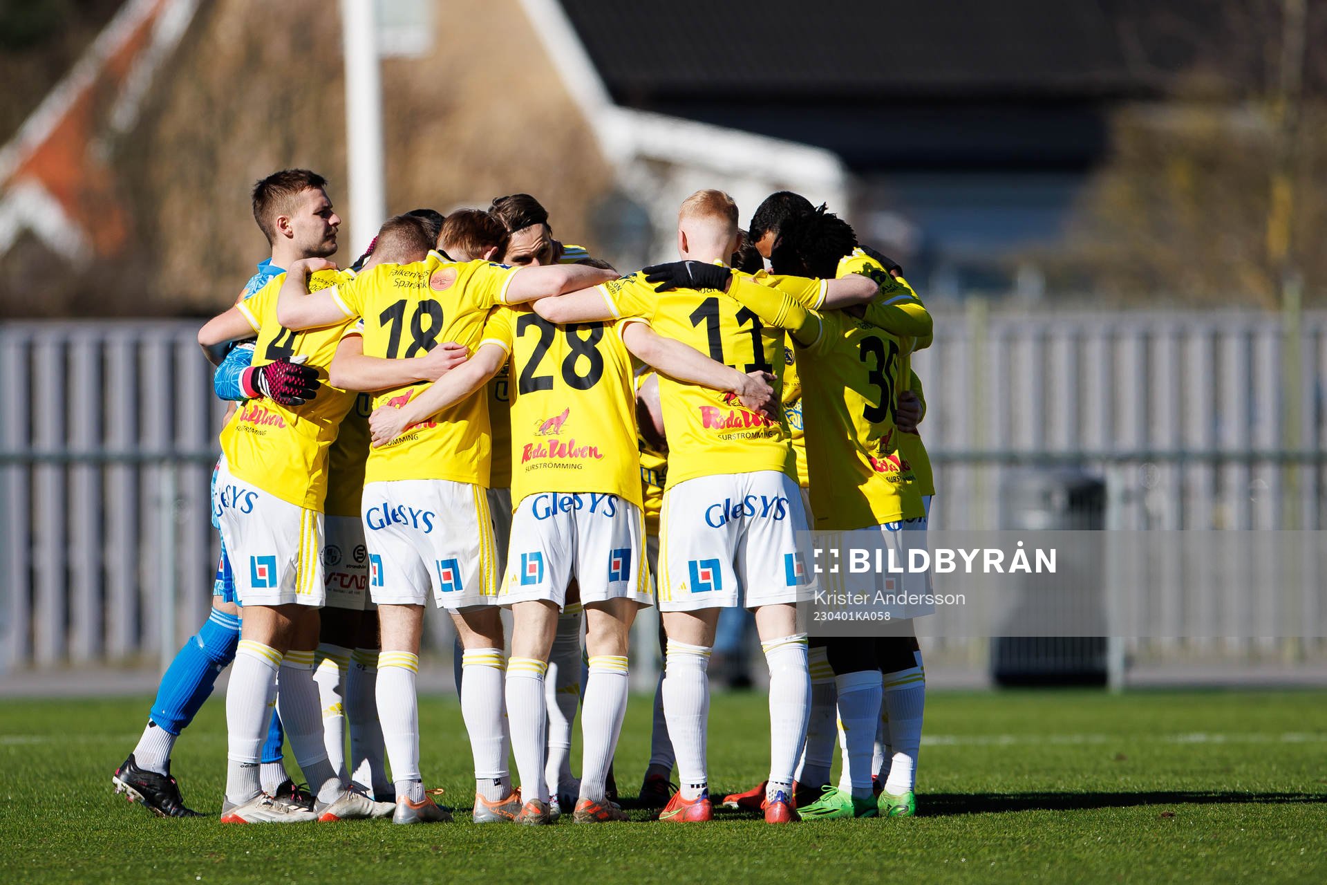 Falkenbergs spelare samlade före fotbollsmatchen i Ettan