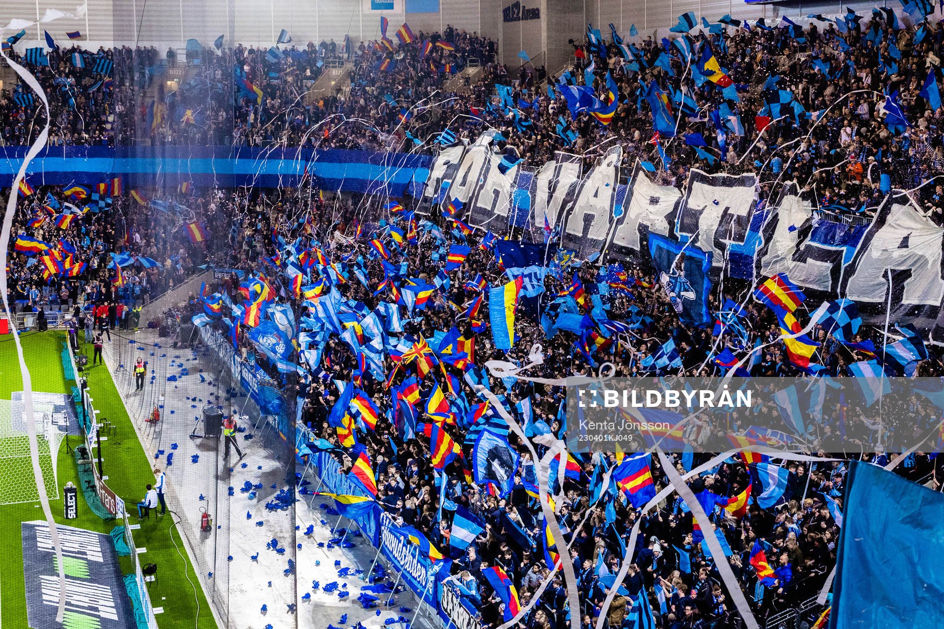 Djurgårdens supportrar med tifo