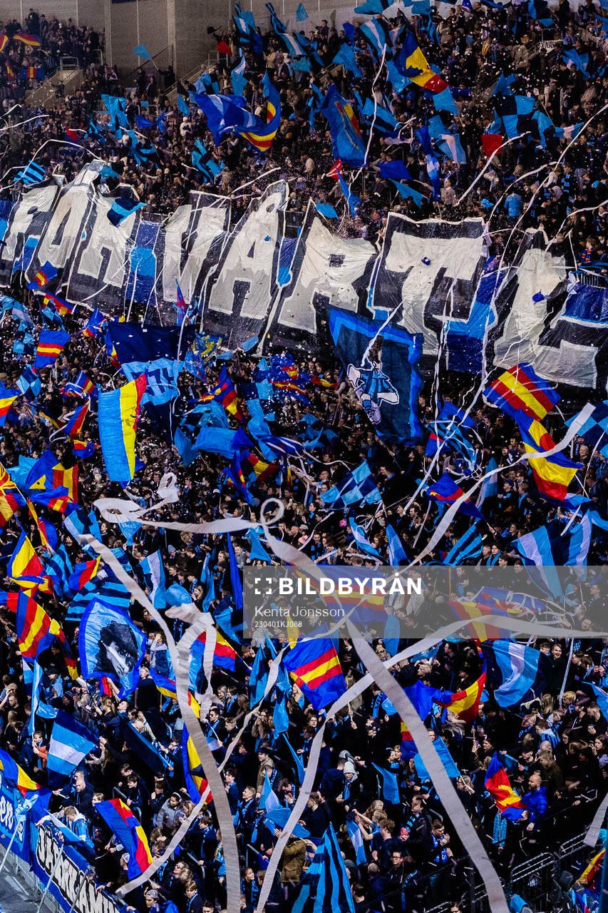 Djurgårdens supportrar med tifo