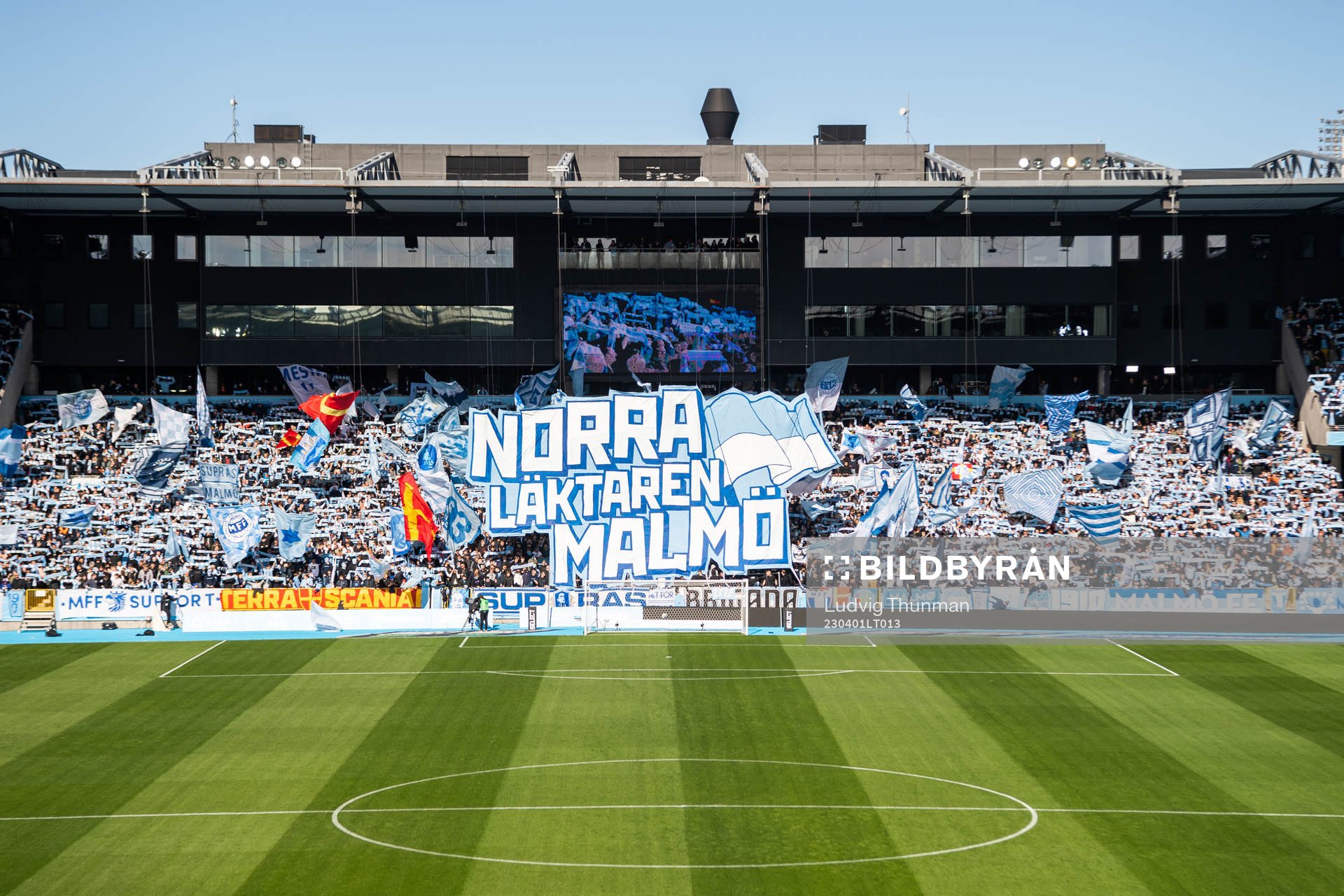 Malmö FFs supportrar med tifo