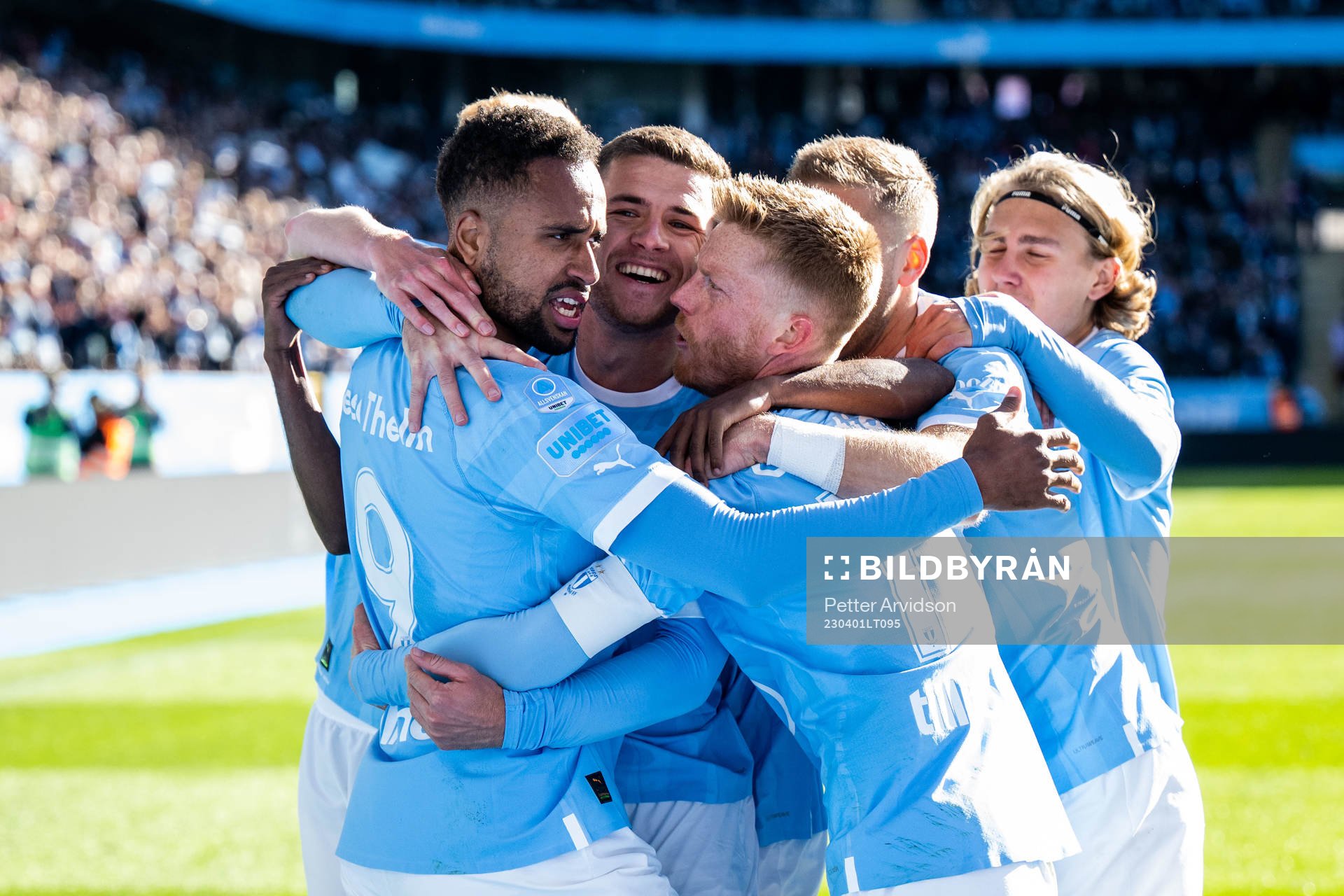 Malmö FFs Isaac Kiese Thelin jublar med lagkamrater