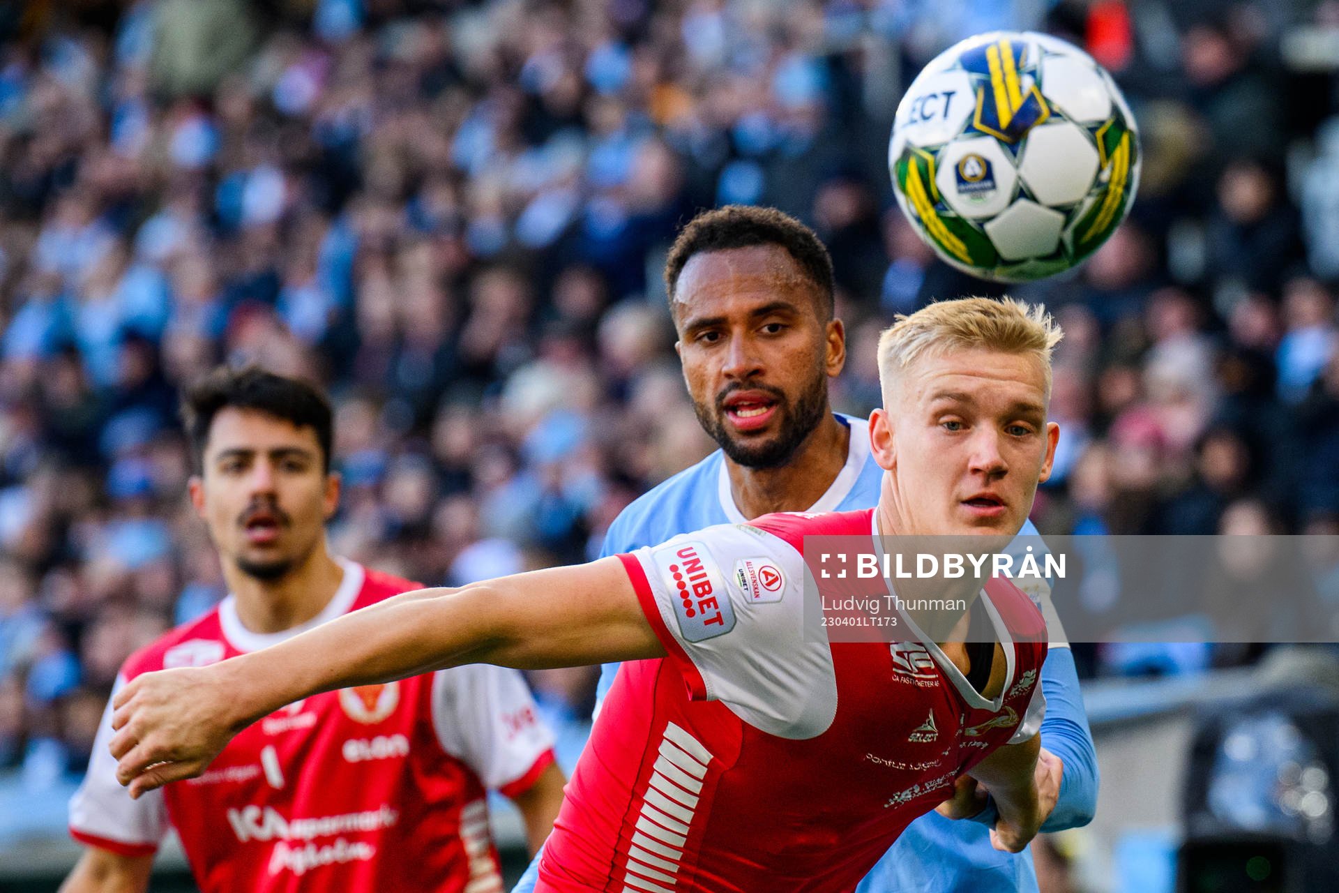 Kalmars Carl Gustafsson och Malmö FFs Isaac Kiese Thelin