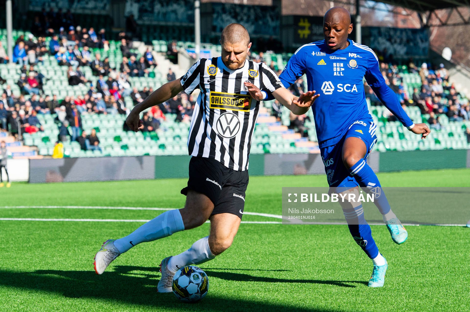 Landskronas Erik Hedenquist och GIF Sundsvalls Moonga Simba