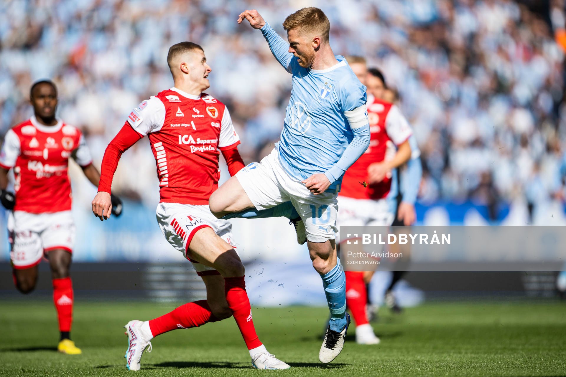 Kalmars David Kristjan Olafsson och Malmö FFs Anders Christiansen under fotbollsmatchen i Allsvenskan mellan Malmö FF och Kalmar den 1 april 2023 i Malmö.