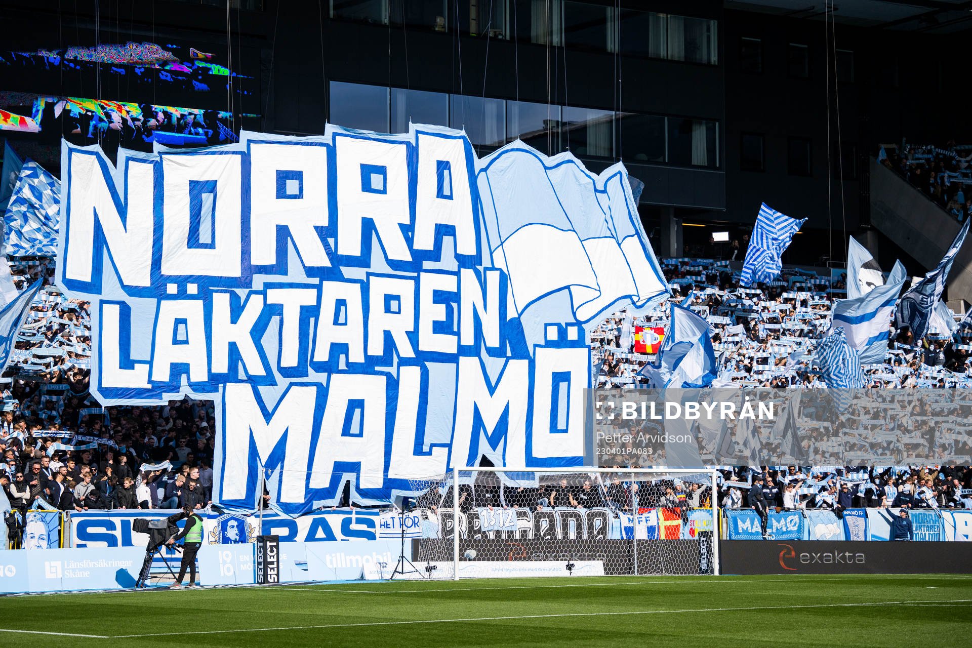 Malmö FFs supportrar med tifo