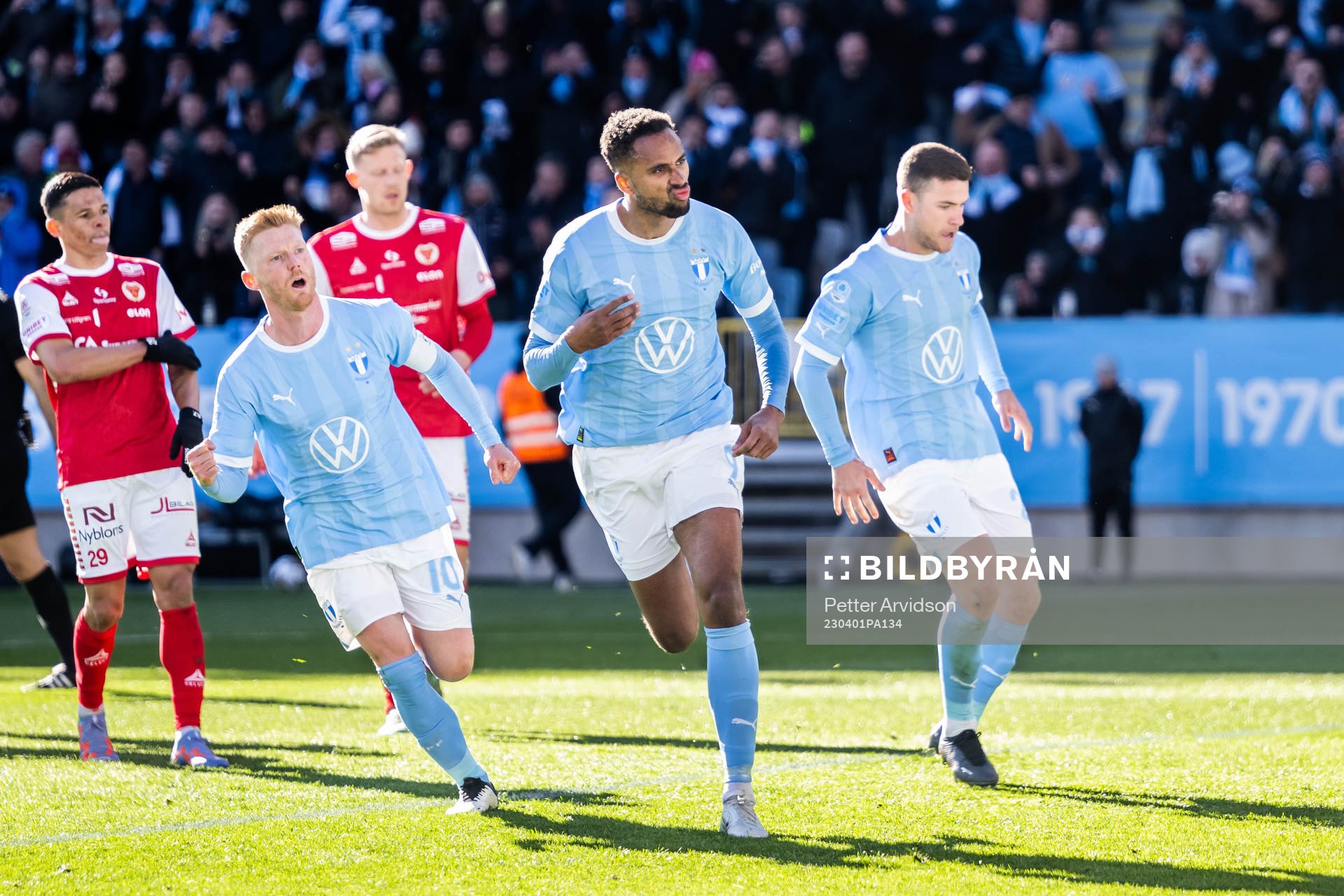 Malmö FFs Isaac Kiese Thelin jublar ihop med Anders