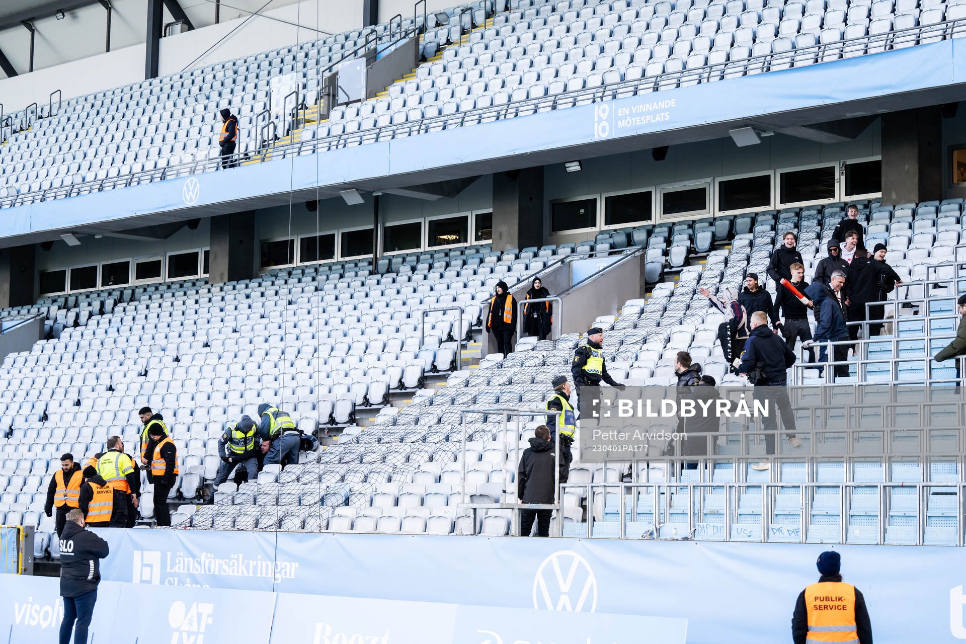 Supportrar bråkar