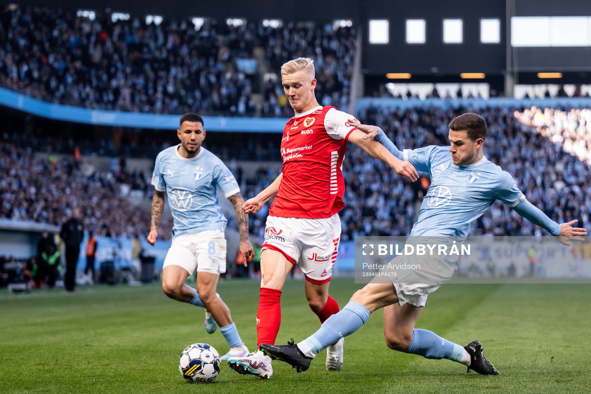 Kalmars Carl Gustafsson och Malmö FFs Gabriel Busanello